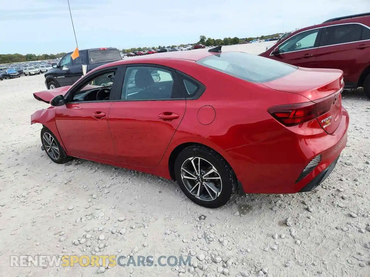 2 fotografías del automóvil dañado 3KPF24AD3PE516822 KIA FORTE 2023