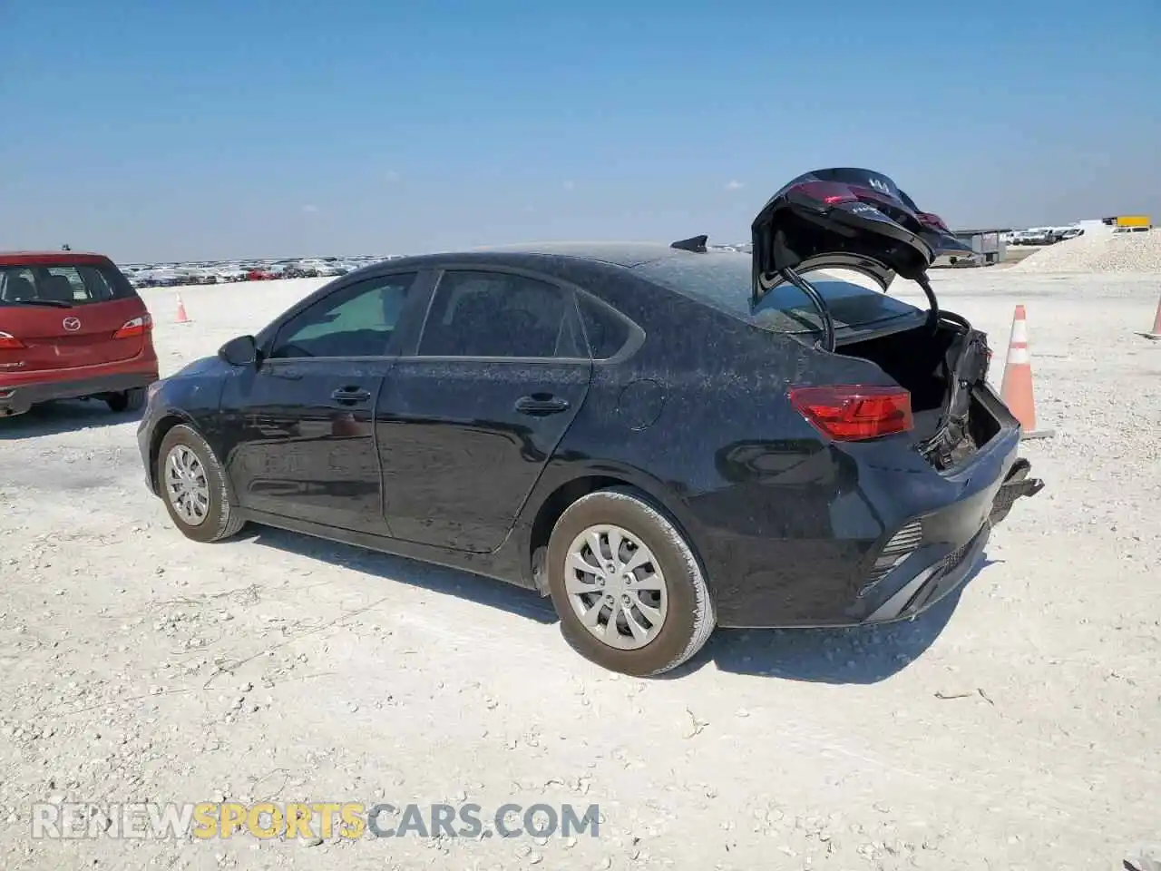 2 fotografías del automóvil dañado 3KPF24AD3PE685481 KIA FORTE 2023