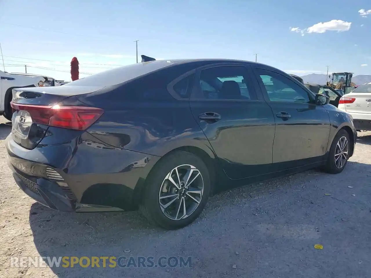3 Фотография поврежденного автомобиля 3KPF24AD4PE567276 KIA FORTE 2023