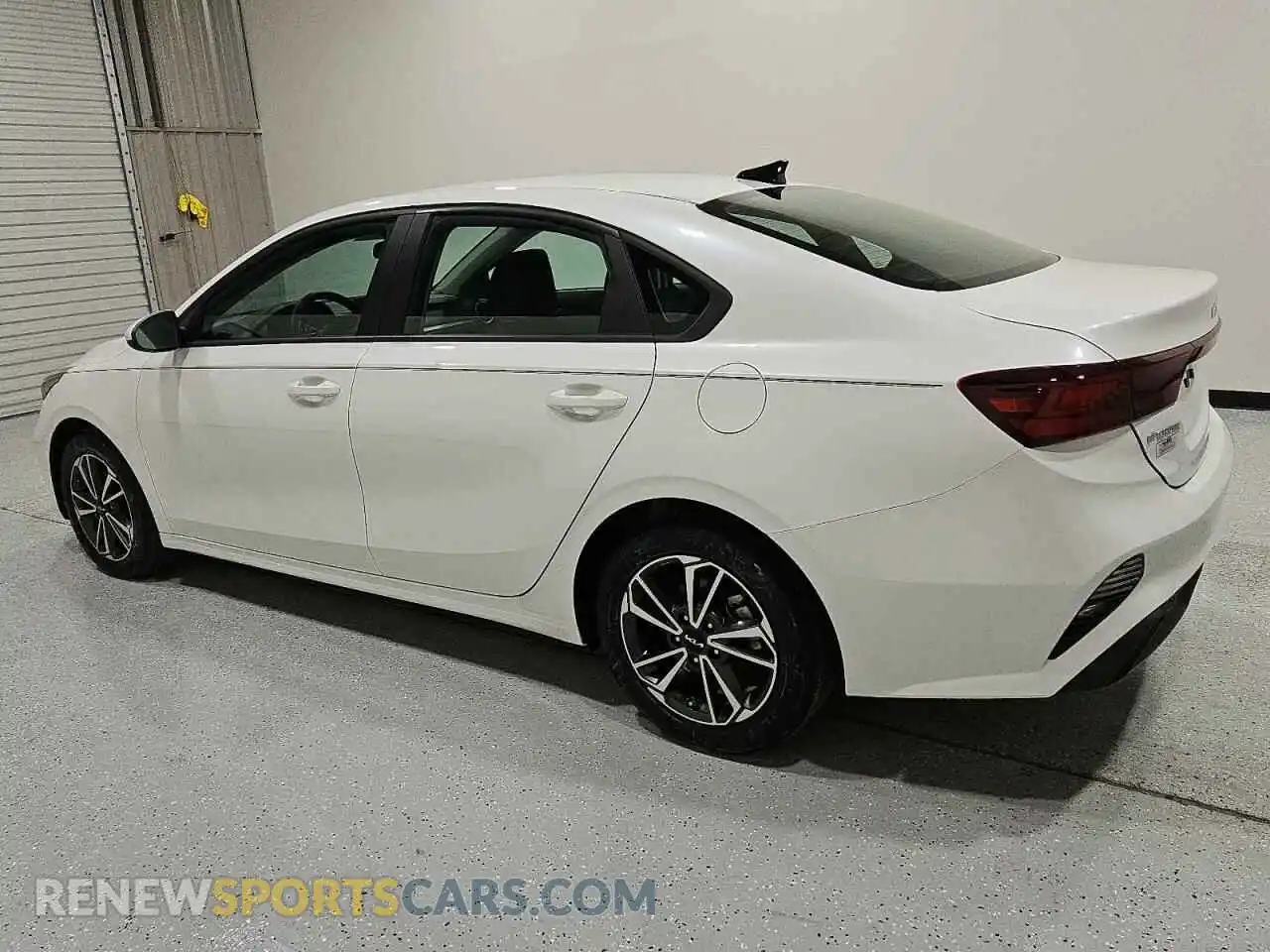 2 fotografías del automóvil dañado 3KPF24AD4PE591996 KIA FORTE 2023