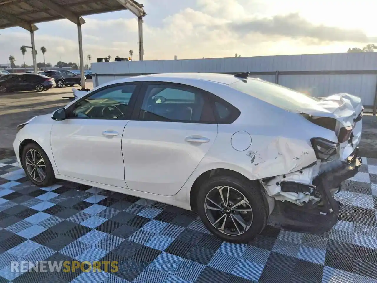 2 fotografías del automóvil dañado 3KPF24AD5PE624746 KIA FORTE 2023