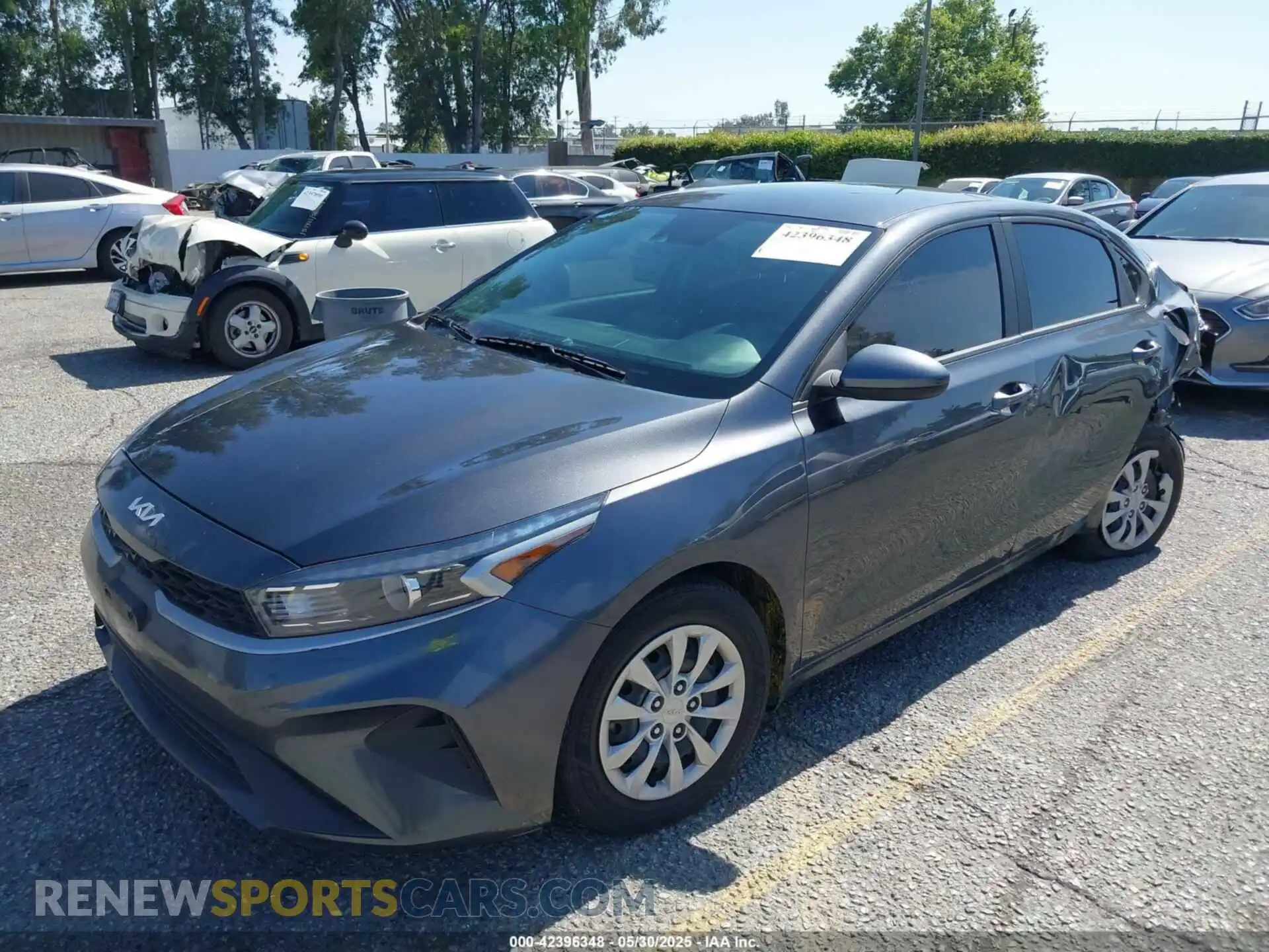 2 fotografías del automóvil dañado 3KPF24AD7PE520601 KIA FORTE 2023