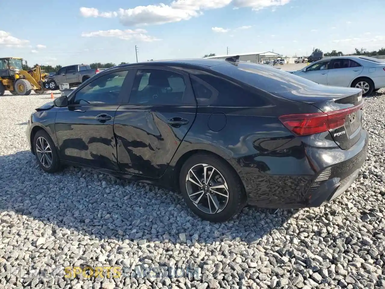 2 fotografías del automóvil dañado 3KPF24AD7PE548205 KIA FORTE 2023
