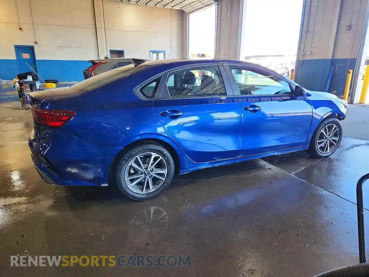 3 Фотография поврежденного автомобиля 3KPF24AD7PE567532 KIA FORTE 2023