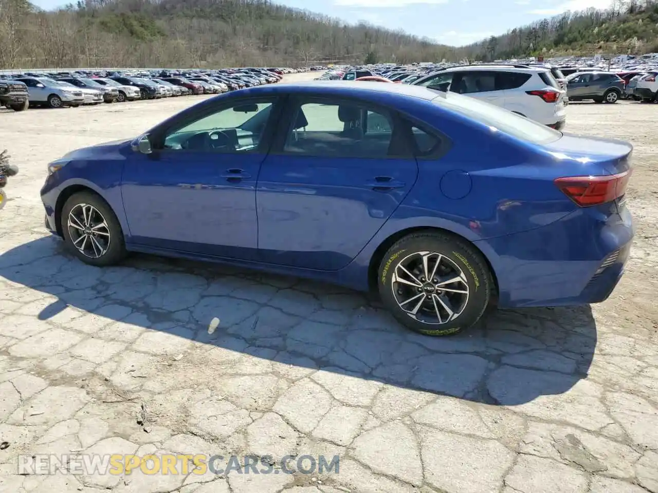 2 fotografías del automóvil dañado 3KPF24AD7PE628894 KIA FORTE 2023