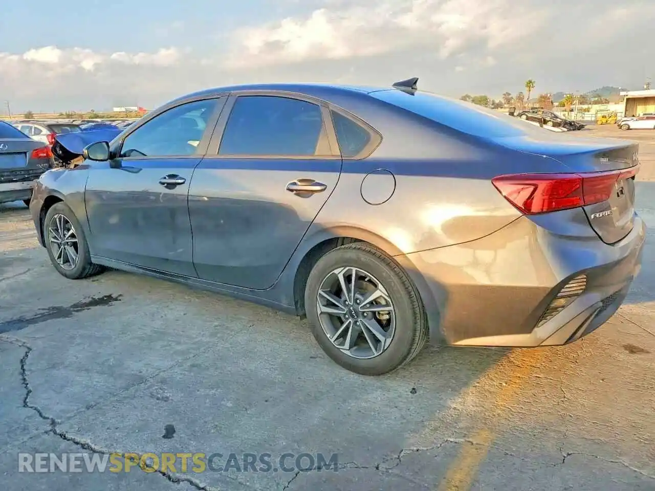 2 fotografías del automóvil dañado 3KPF24AD9PE620974 KIA FORTE 2023