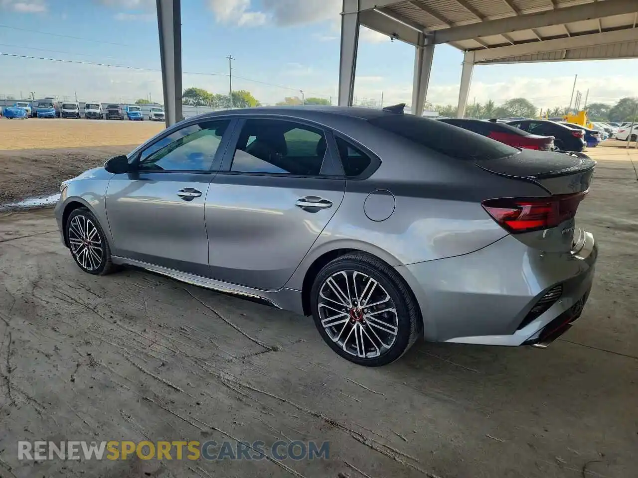 2 fotografías del automóvil dañado 3KPF44AC3PE625900 KIA FORTE 2023