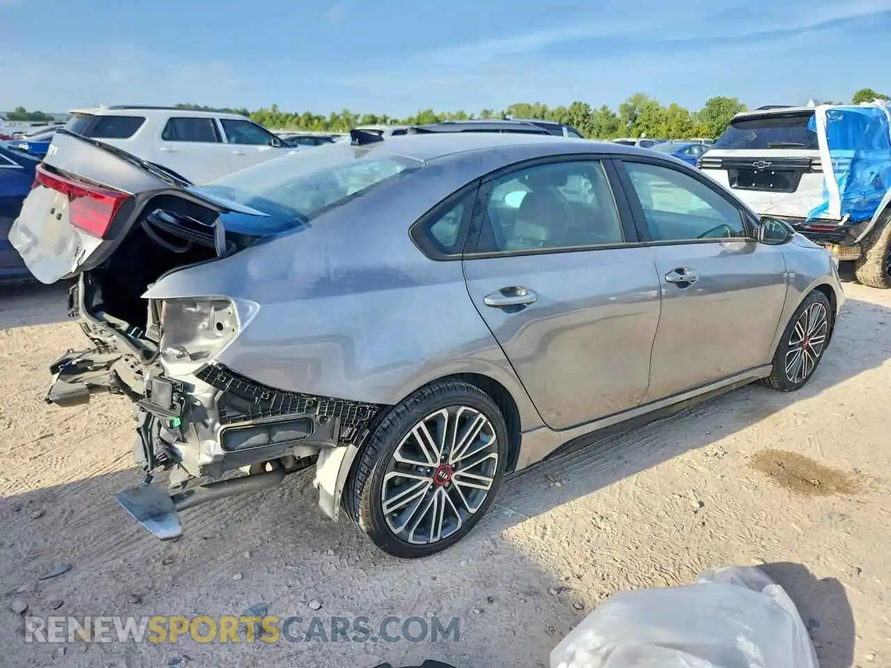 3 Фотография поврежденного автомобиля 3KPF44AC4PE681263 KIA FORTE 2023