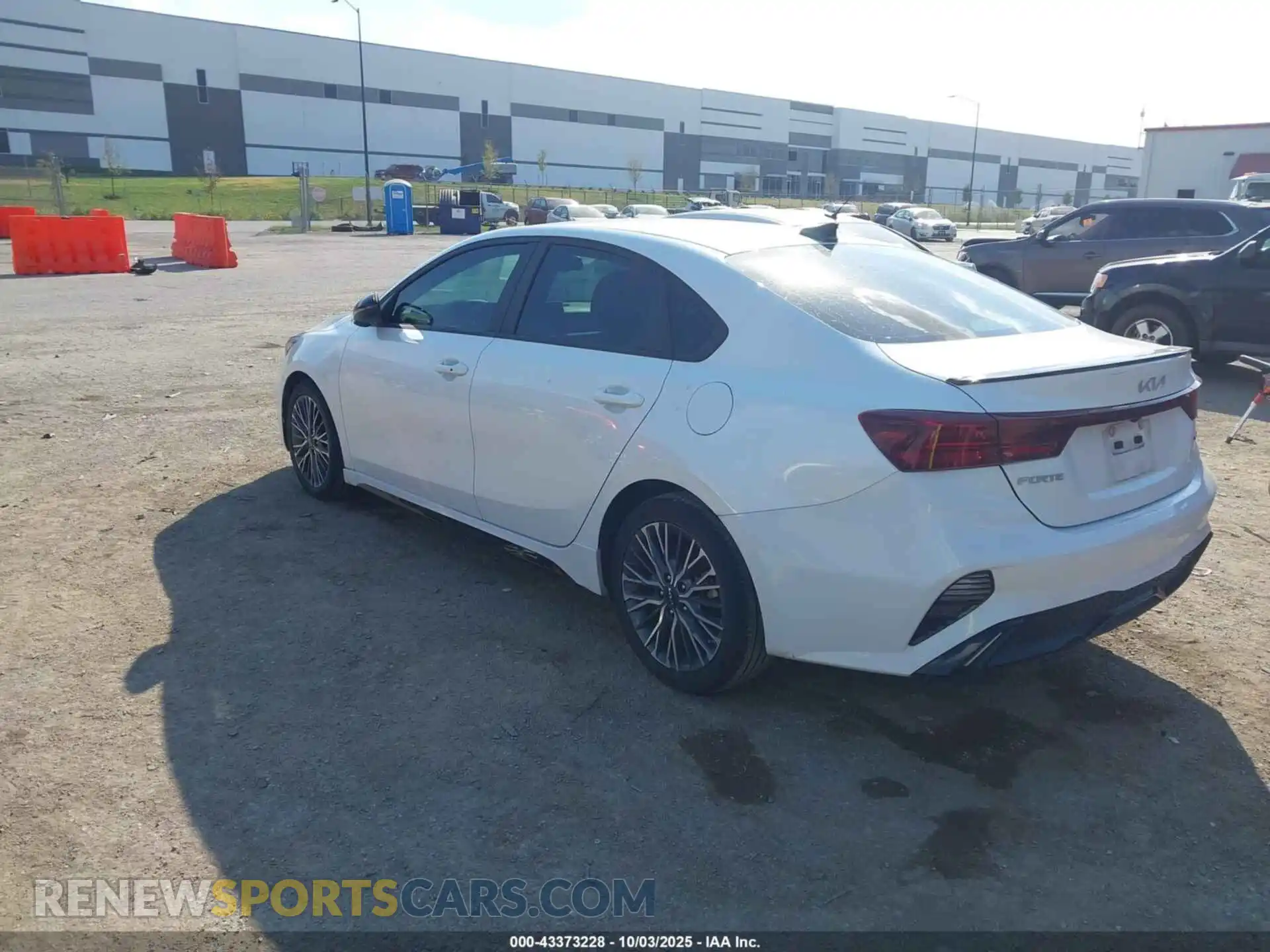 3 Фотография поврежденного автомобиля 3KPF54AD0PE643485 KIA FORTE 2023
