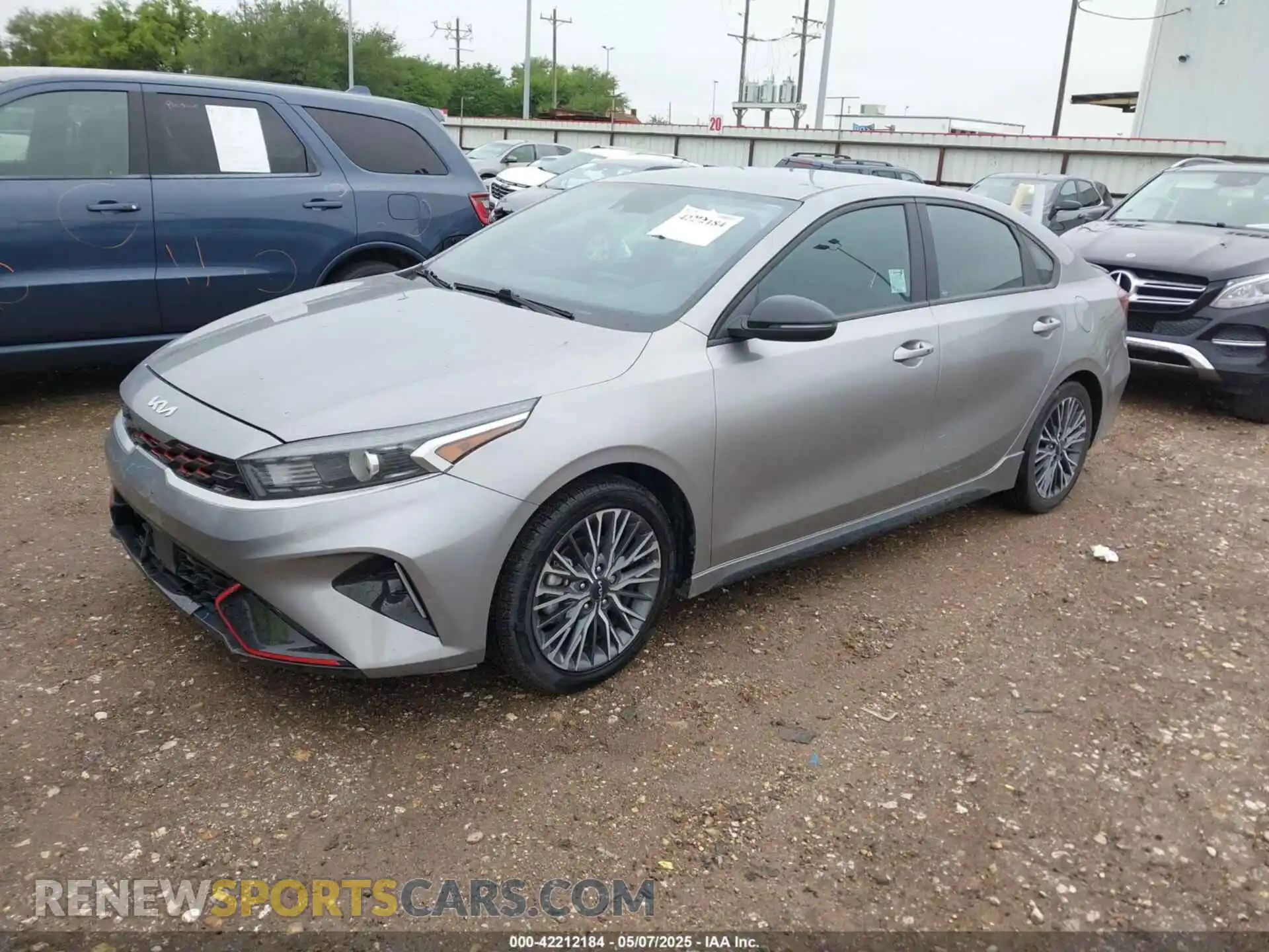 2 fotografías del automóvil dañado 3KPF54AD2PE587940 KIA FORTE 2023