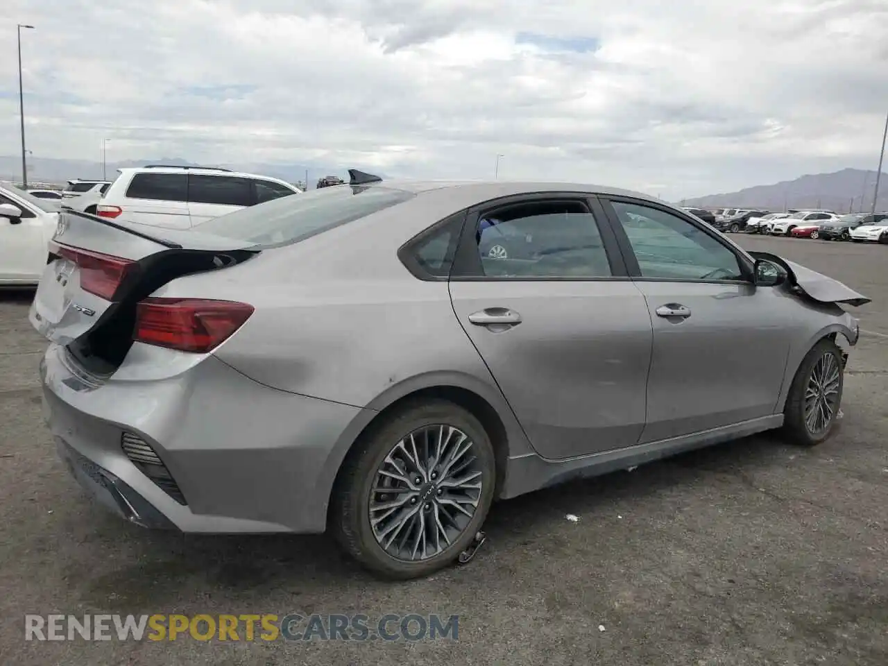 3 Фотография поврежденного автомобиля 3KPF54AD2PE594449 KIA FORTE 2023