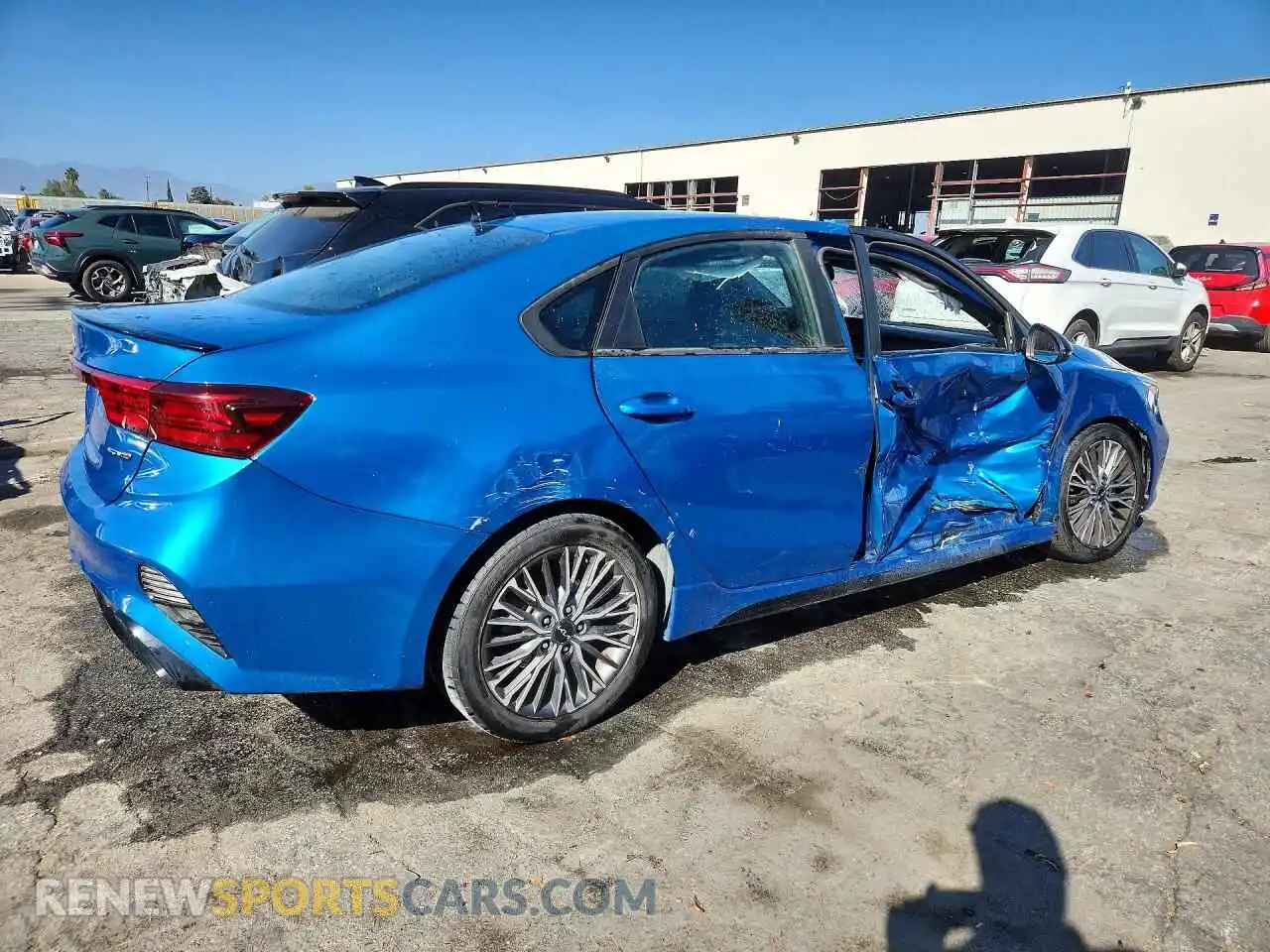 3 Фотография поврежденного автомобиля 3KPF54AD3PE522739 KIA FORTE 2023