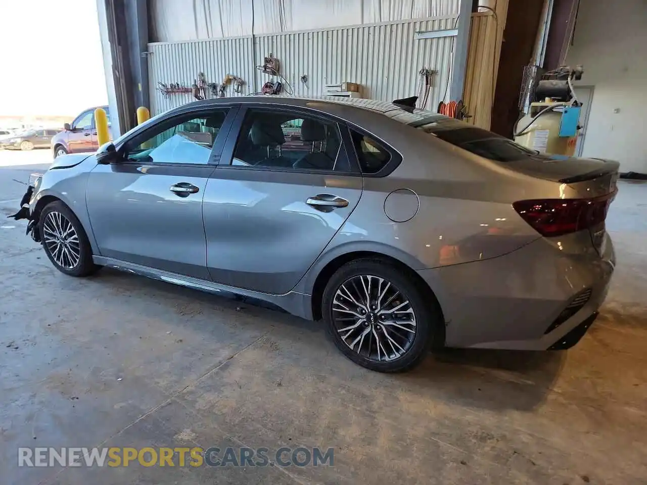 2 fotografías del automóvil dañado 3KPF54AD3PE669501 KIA FORTE 2023