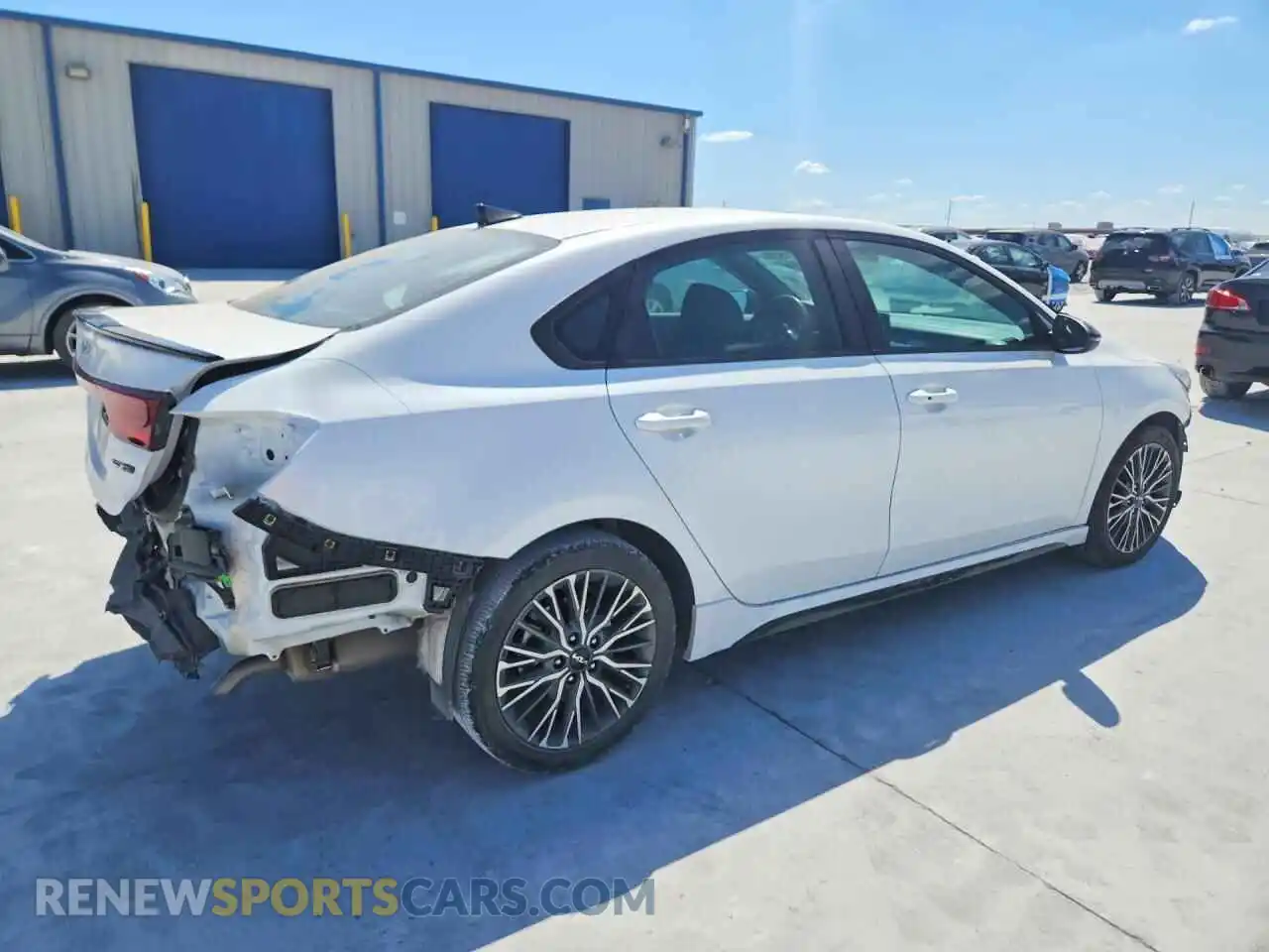 3 fotografías del automóvil dañado 3KPF54AD4PE667935 KIA FORTE 2023