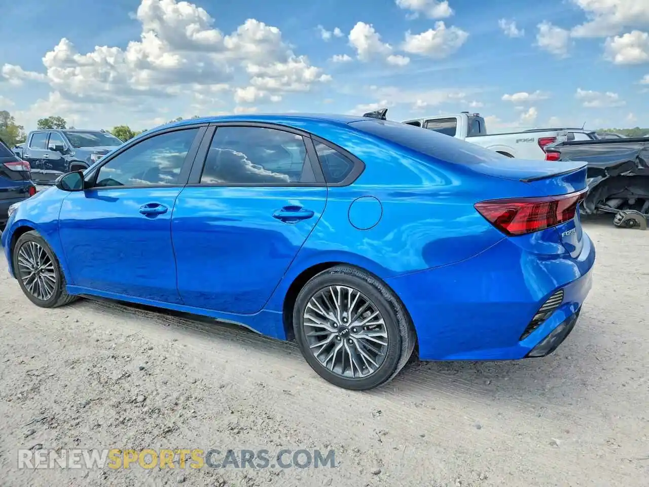 2 fotografías del automóvil dañado 3KPF54AD5PE647810 KIA FORTE 2023