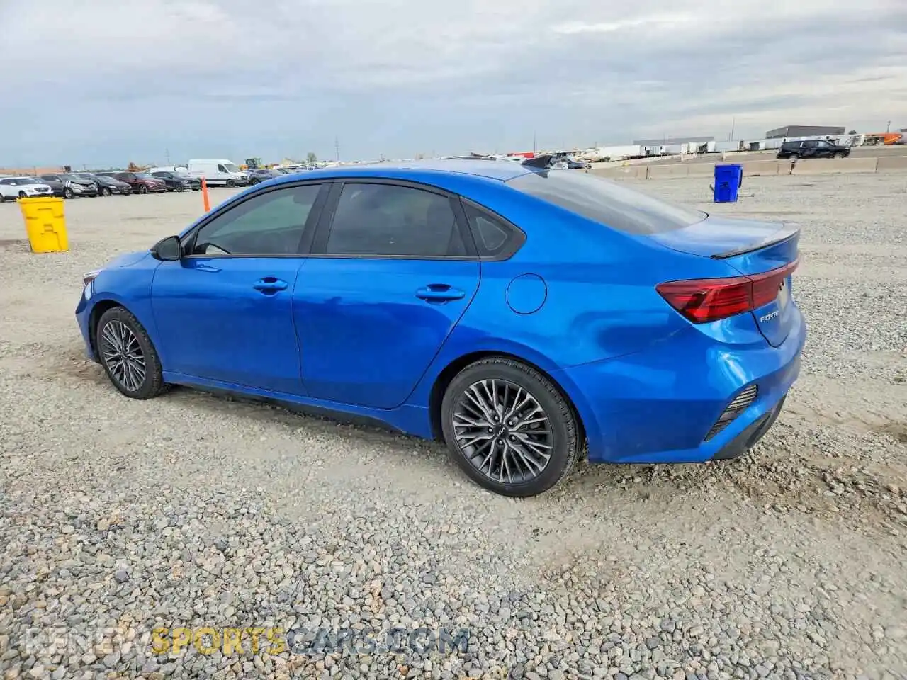 2 fotografías del automóvil dañado 3KPF54AD6PE607655 KIA FORTE 2023