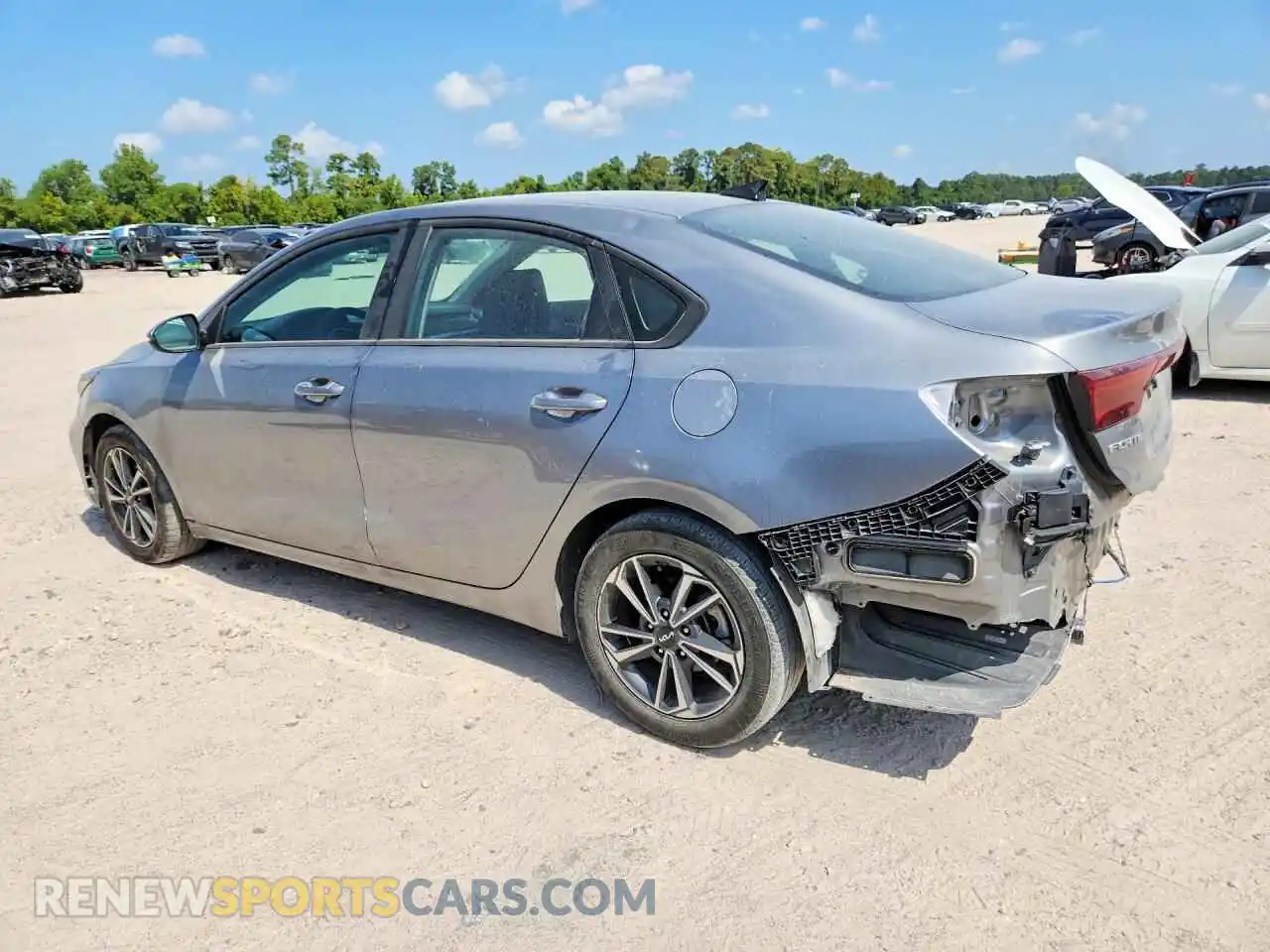 2 fotografías del automóvil dañado 3KPF24AD0RE715538 KIA FORTE 2024