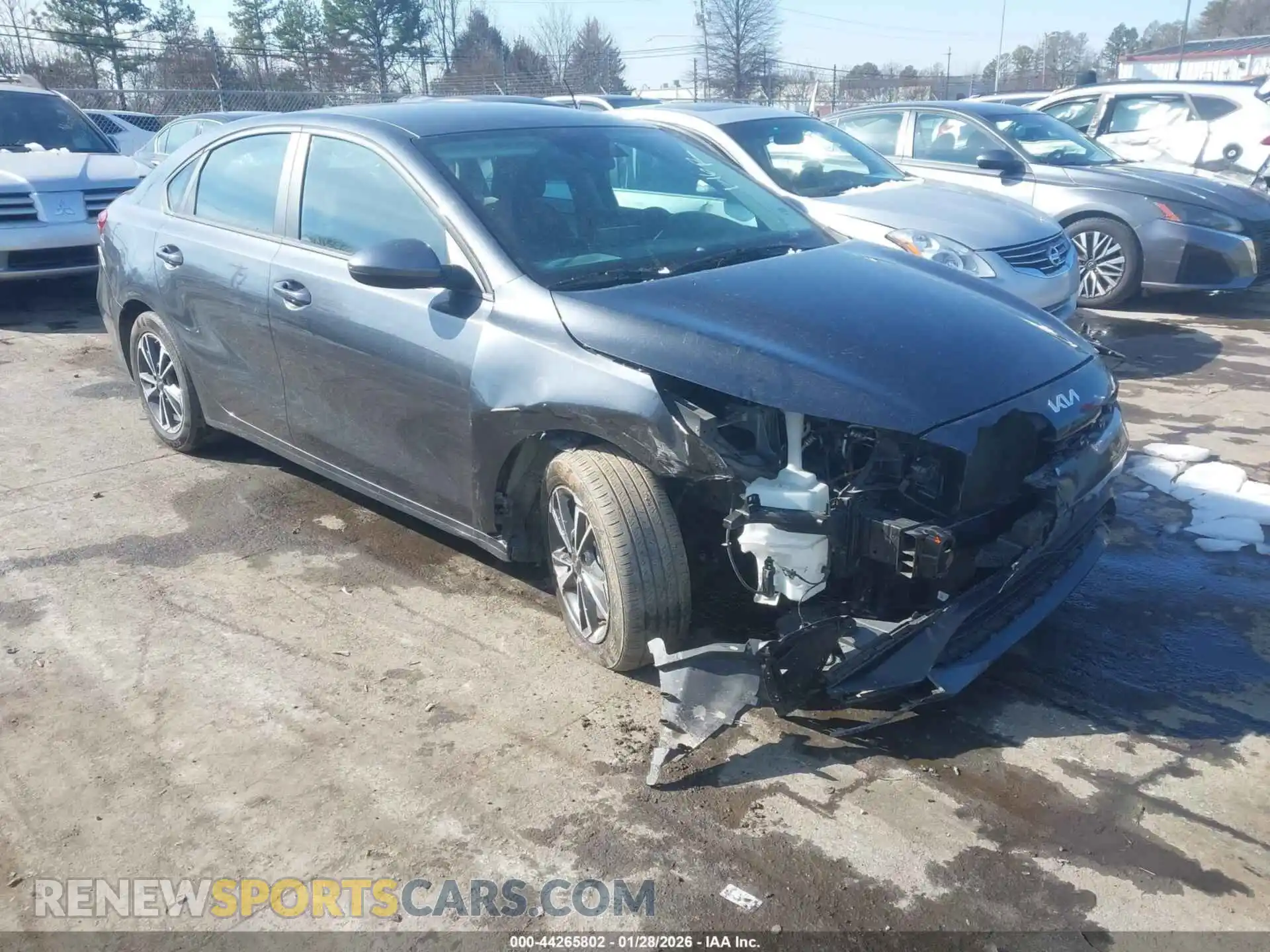 1 Photograph of a damaged car 3KPF24AD0RE744232 KIA FORTE 2024