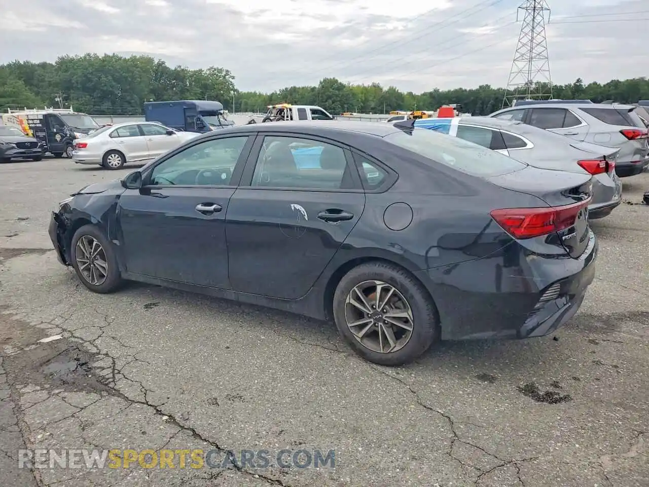 2 fotografías del automóvil dañado 3KPF24AD0RE761399 KIA FORTE 2024