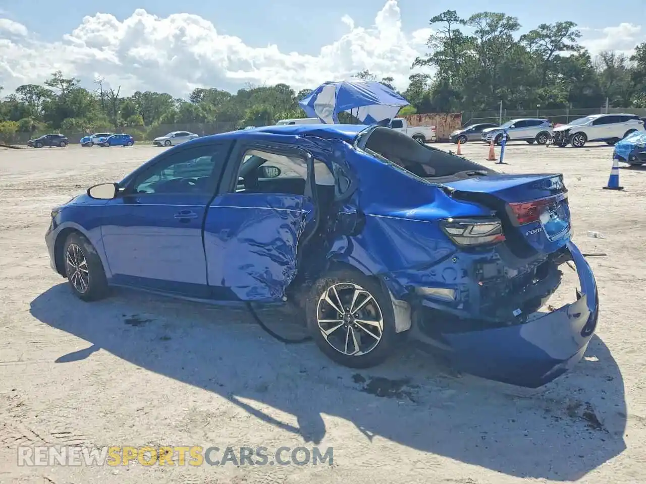 2 fotografías del automóvil dañado 3KPF24AD0RE817891 KIA FORTE 2024