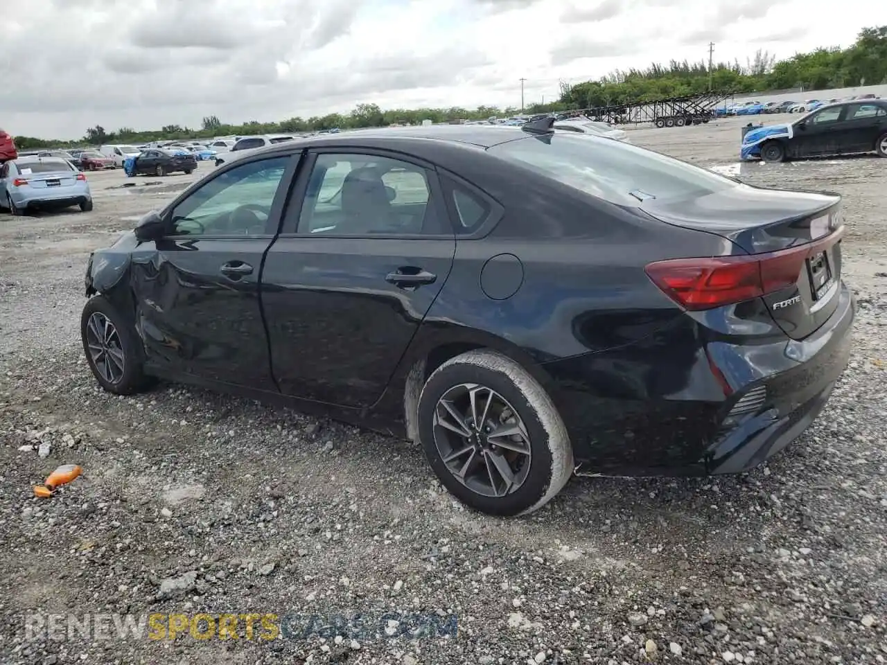 2 fotografías del automóvil dañado 3KPF24AD3RE723908 KIA FORTE 2024