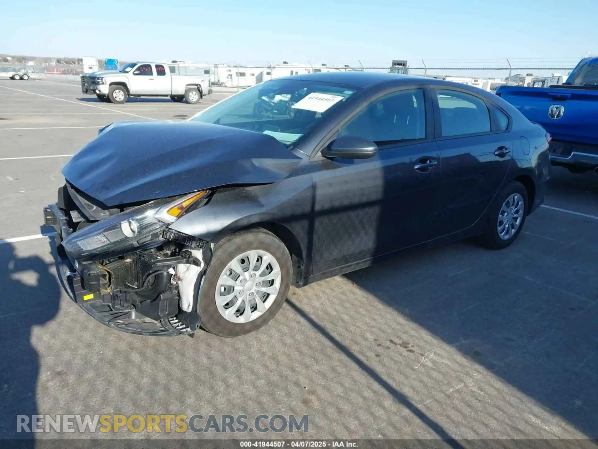 2 fotografías del automóvil dañado 3KPF24AD3RE753085 KIA FORTE 2024