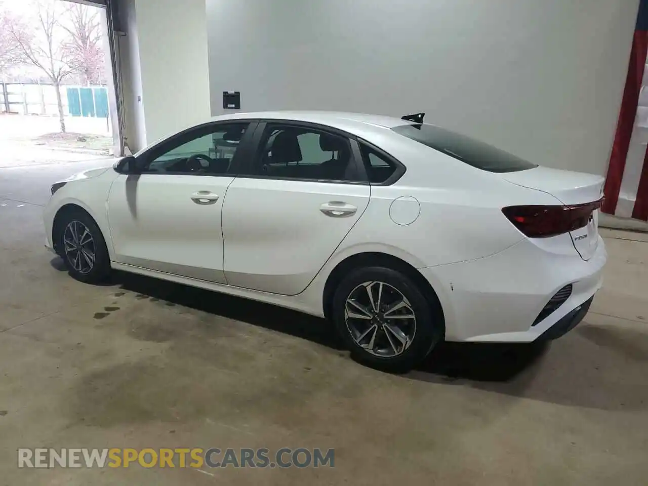 2 fotografías del automóvil dañado 3KPF24AD4RE804187 KIA FORTE 2024