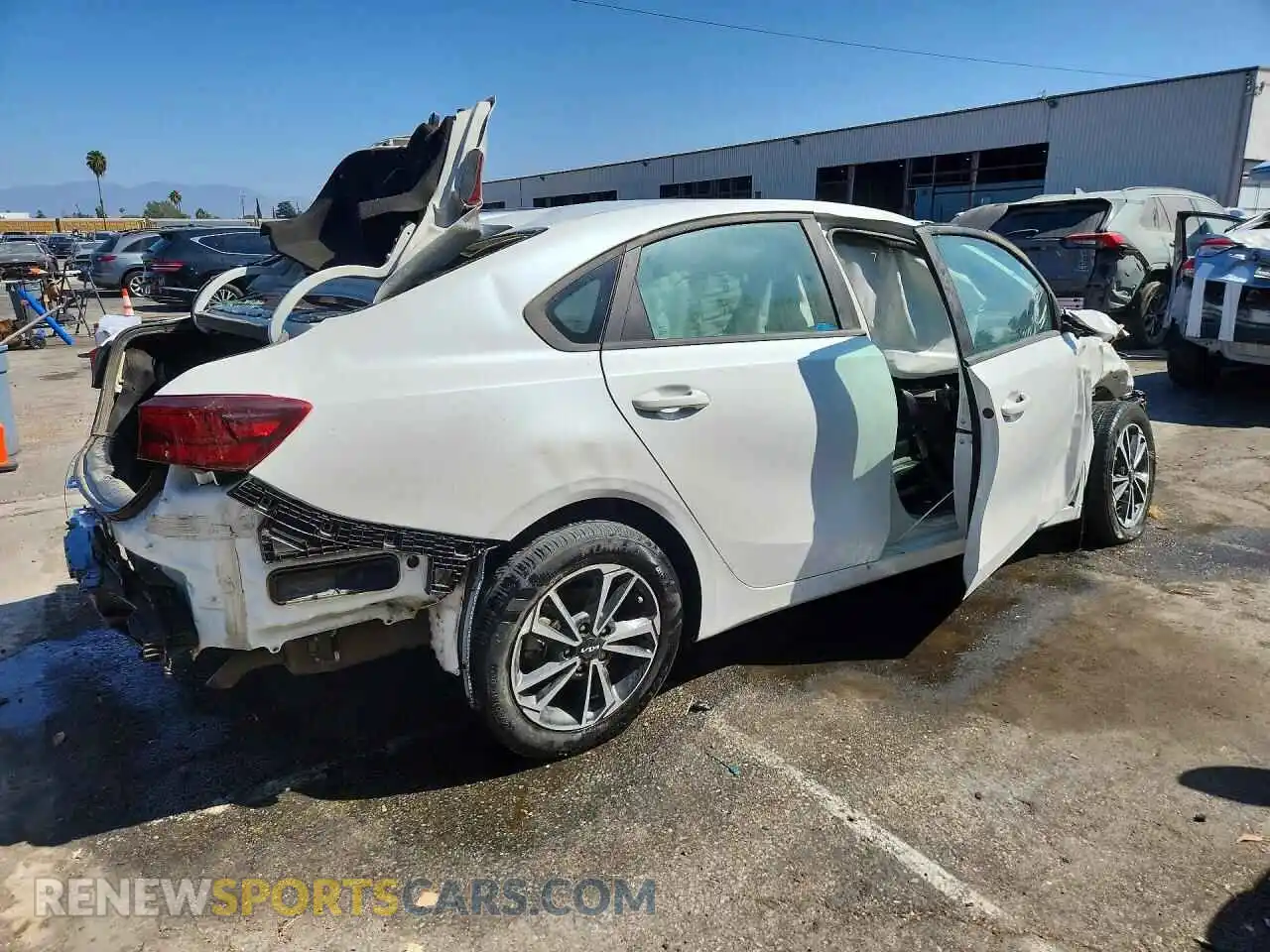 3 Фотография поврежденного автомобиля 3KPF24AD4RE825752 KIA FORTE 2024