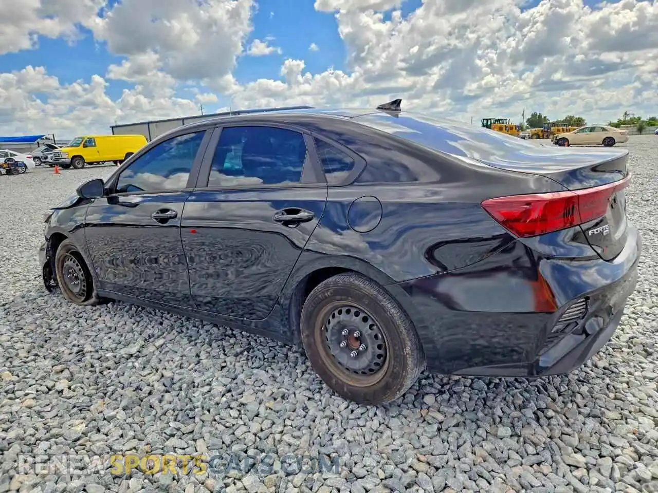 2 fotografías del automóvil dañado 3KPF24AD5RE709590 KIA FORTE 2024