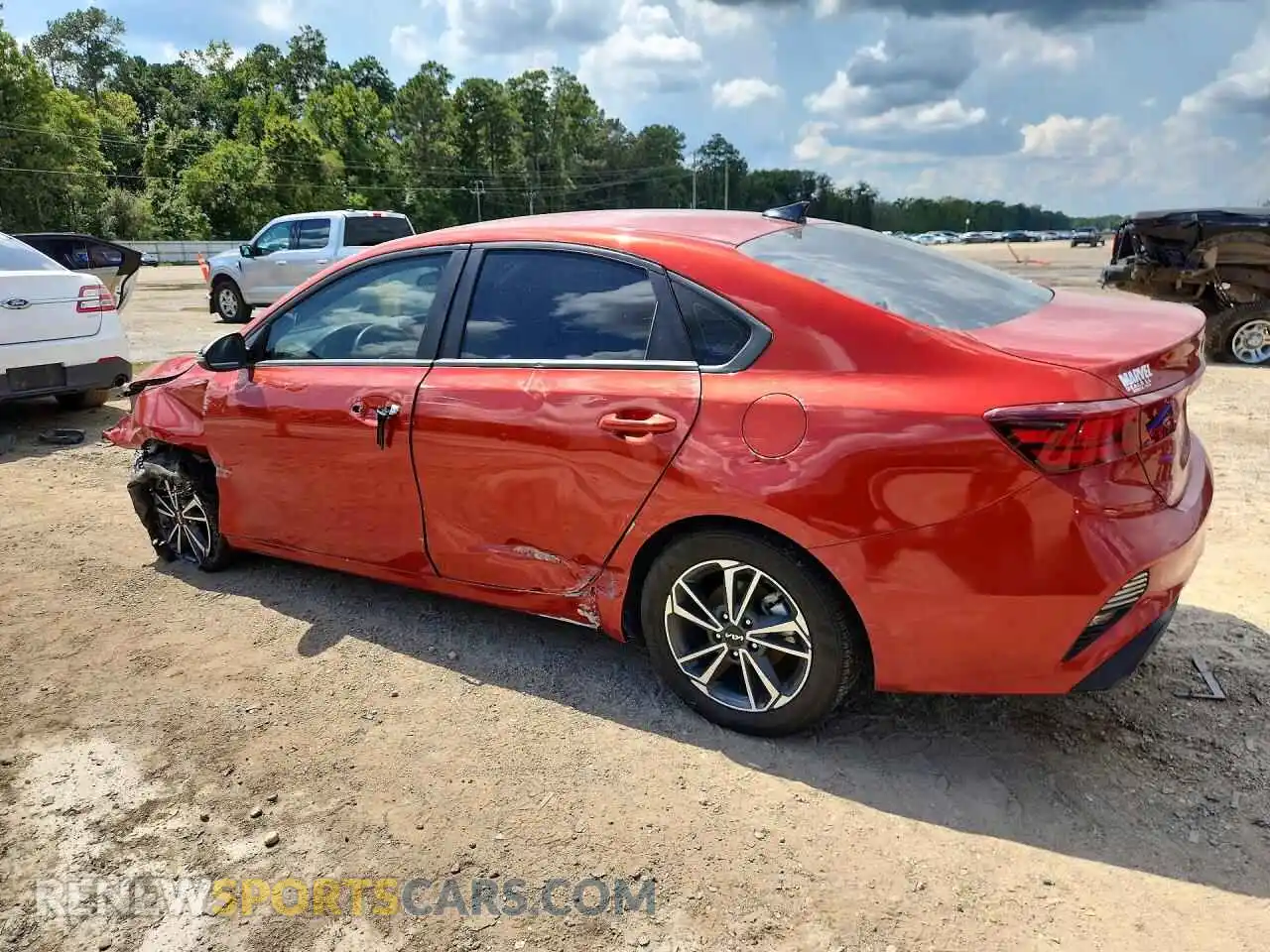 2 fotografías del automóvil dañado 3KPF24AD5RE726017 KIA FORTE 2024