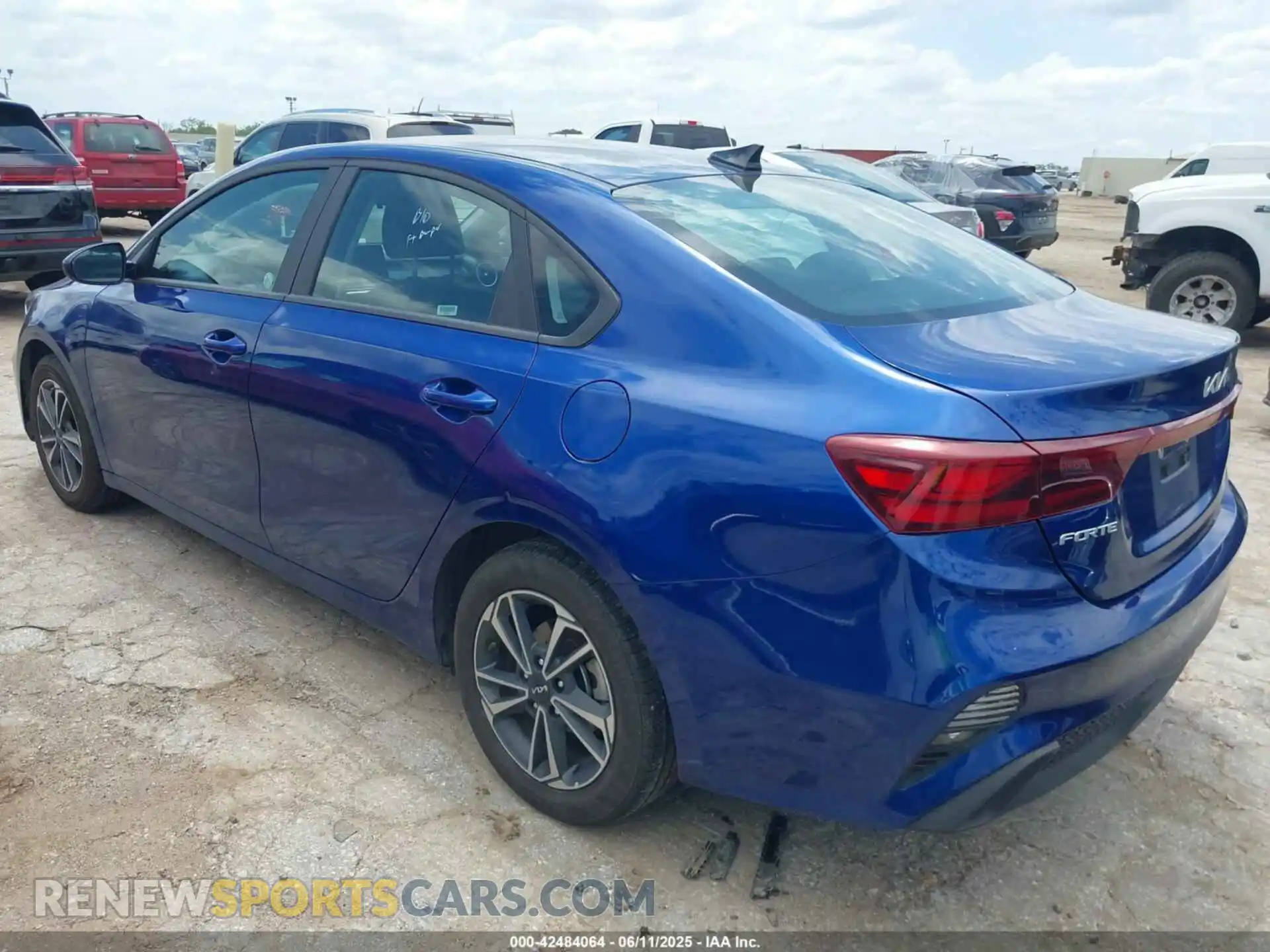 3 fotografías del automóvil dañado 3KPF24AD5RE786542 KIA FORTE 2024