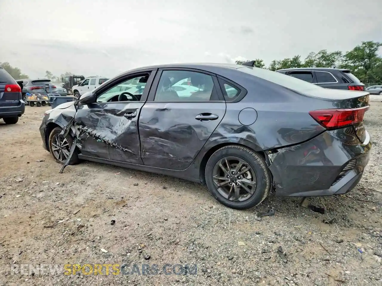 2 fotografías del automóvil dañado 3KPF24AD5RE811990 KIA FORTE 2024
