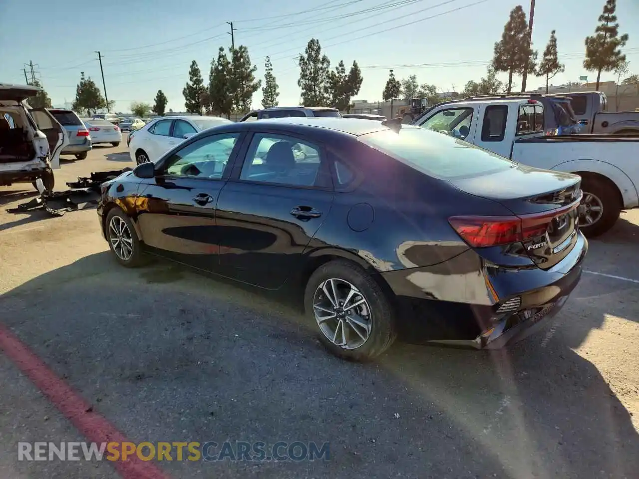 2 fotografías del automóvil dañado 3KPF24AD5RE818079 KIA FORTE 2024
