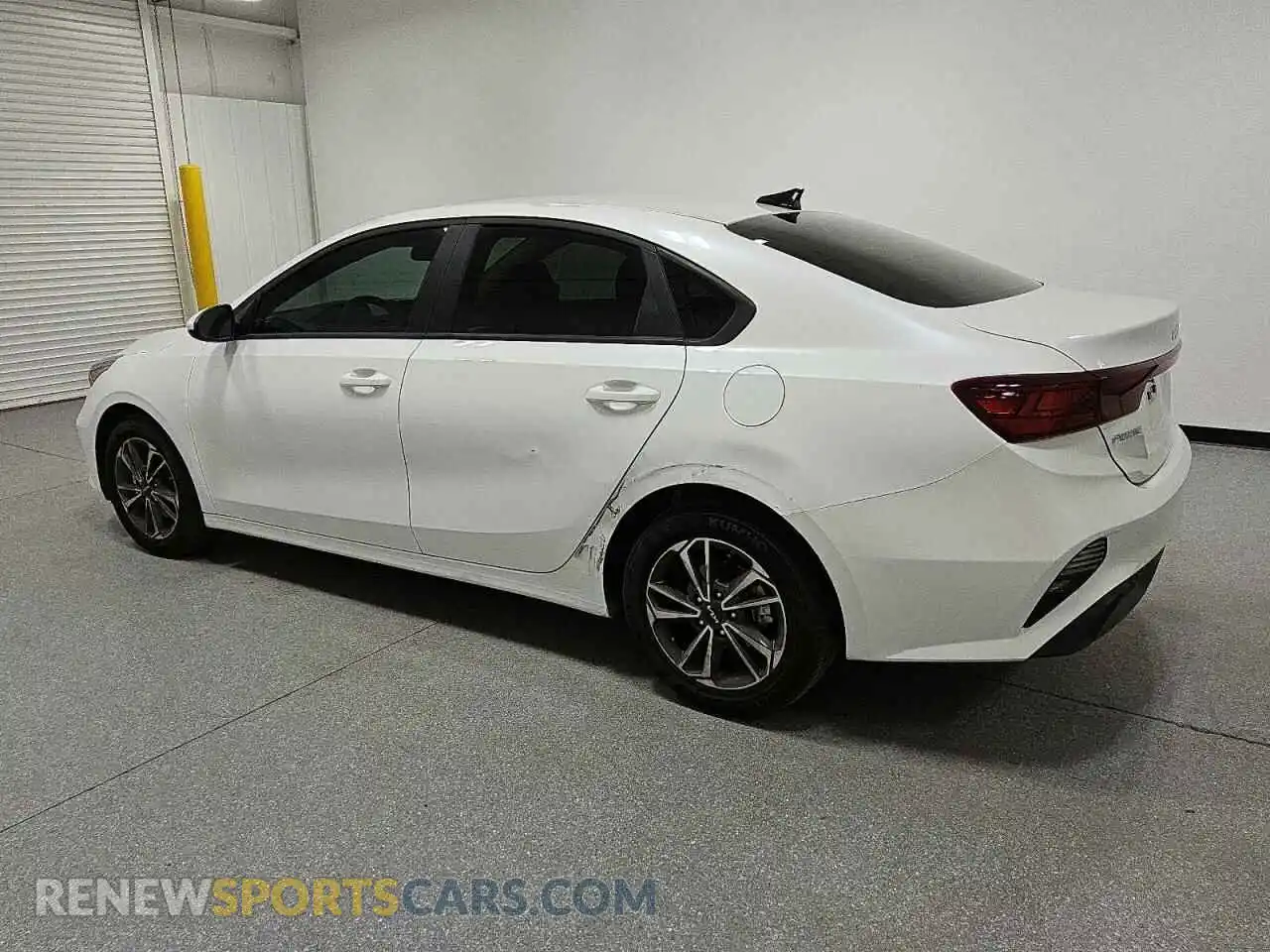 2 fotografías del automóvil dañado 3KPF24AD5RE836775 KIA FORTE 2024
