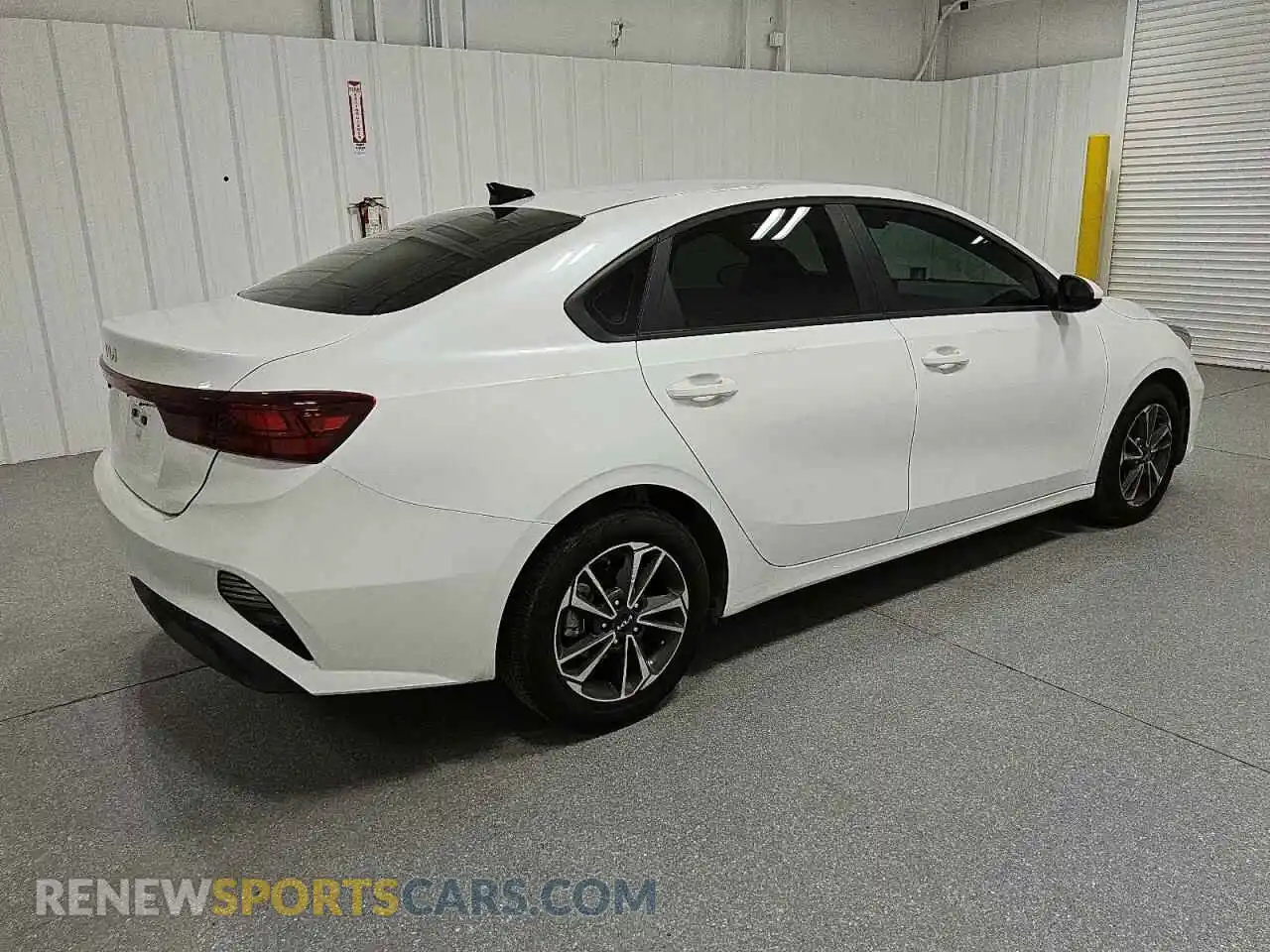 3 fotografías del automóvil dañado 3KPF24AD5RE836775 KIA FORTE 2024