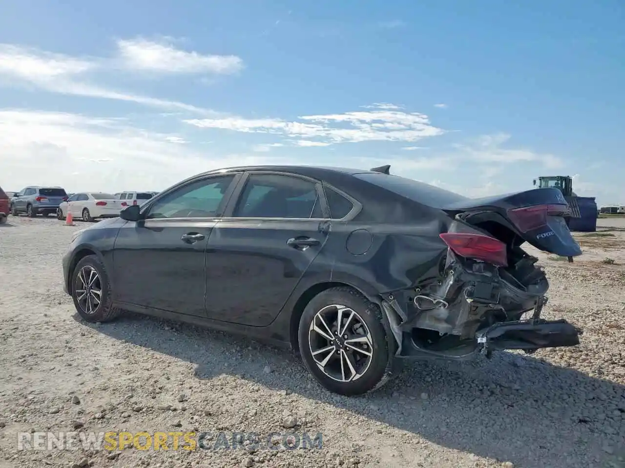 2 fotografías del automóvil dañado 3KPF24AD5RE839854 KIA FORTE 2024