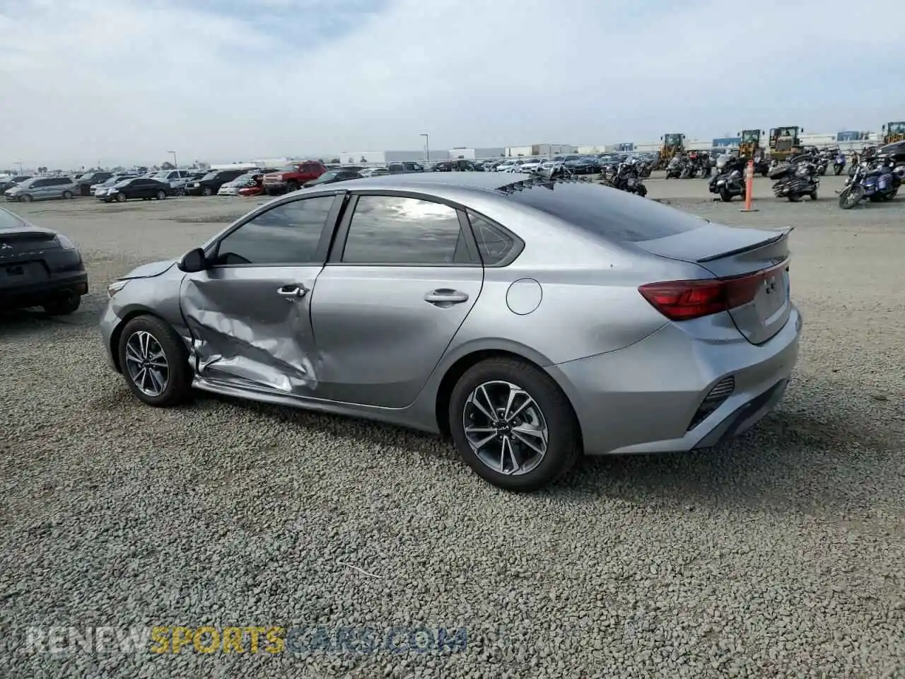 2 fotografías del automóvil dañado 3KPF24AD6RE802974 KIA FORTE 2024