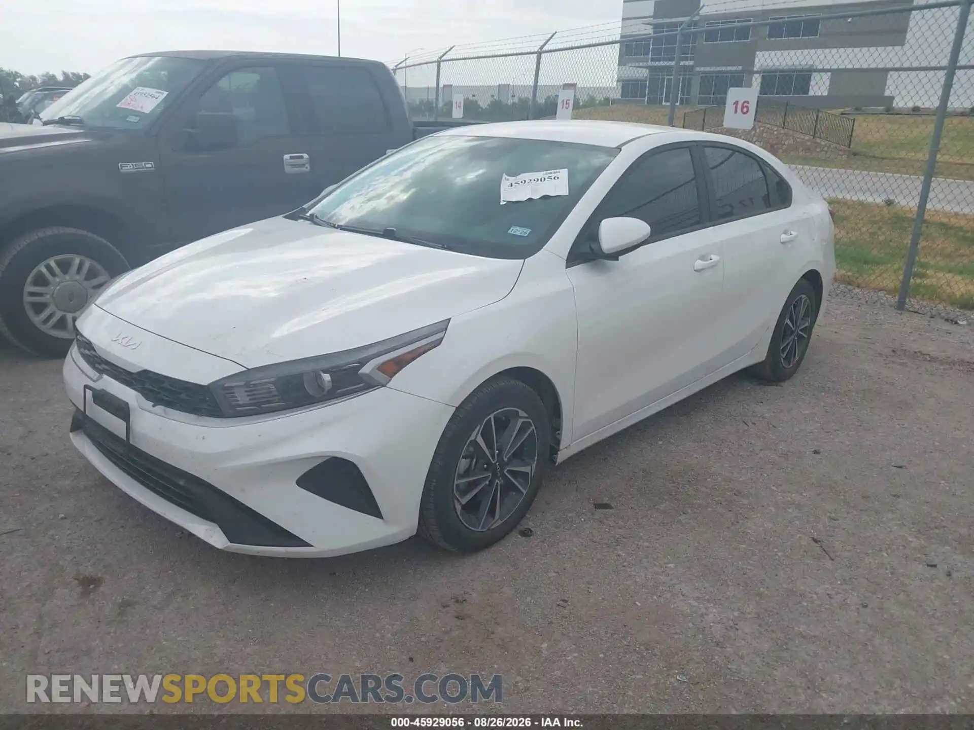 2 fotografías del automóvil dañado 3KPF24AD7RE695529 KIA FORTE 2024