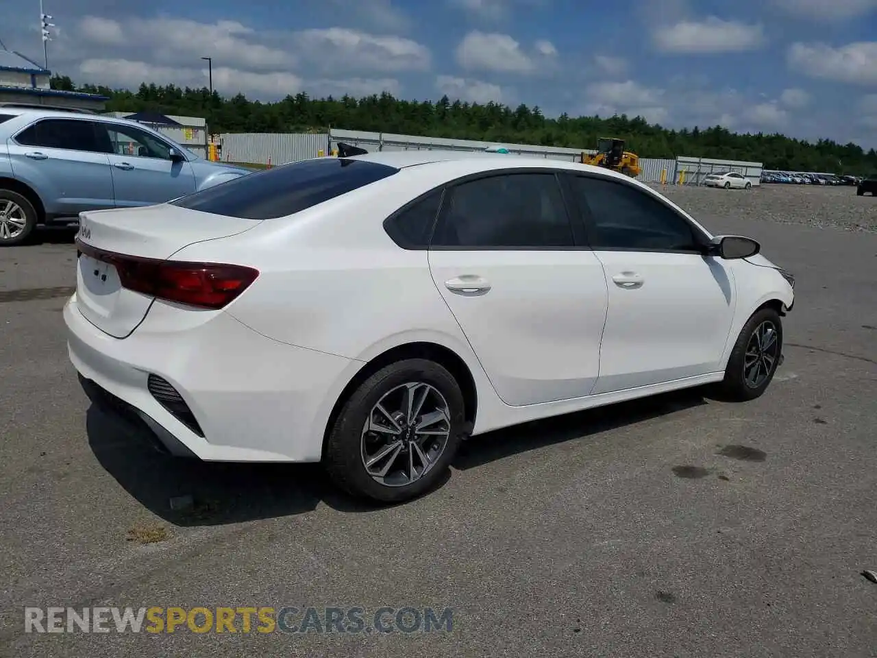 3 Фотография поврежденного автомобиля 3KPF24AD7RE732885 KIA FORTE 2024