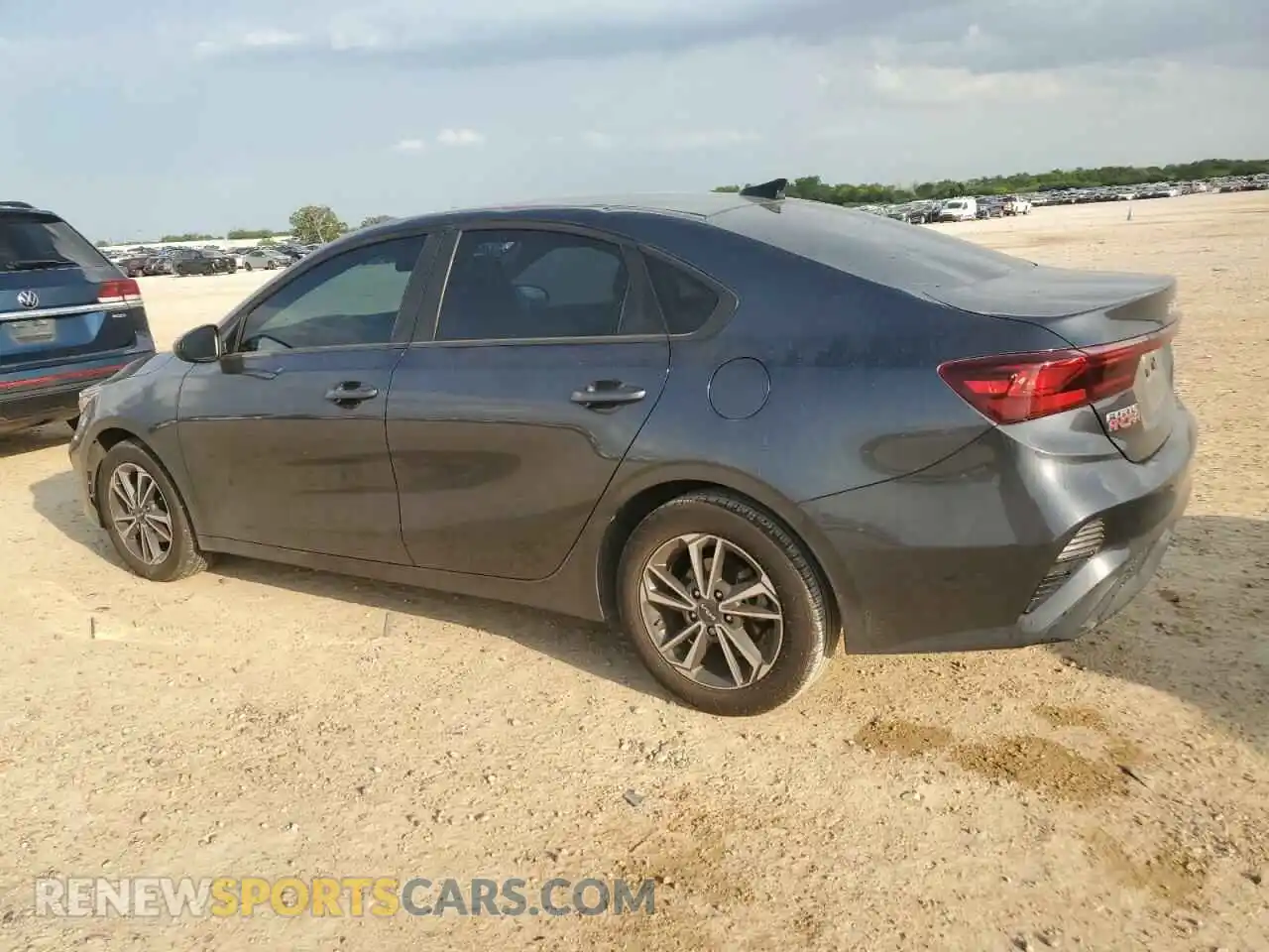 2 fotografías del automóvil dañado 3KPF24AD7RE749217 KIA FORTE 2024