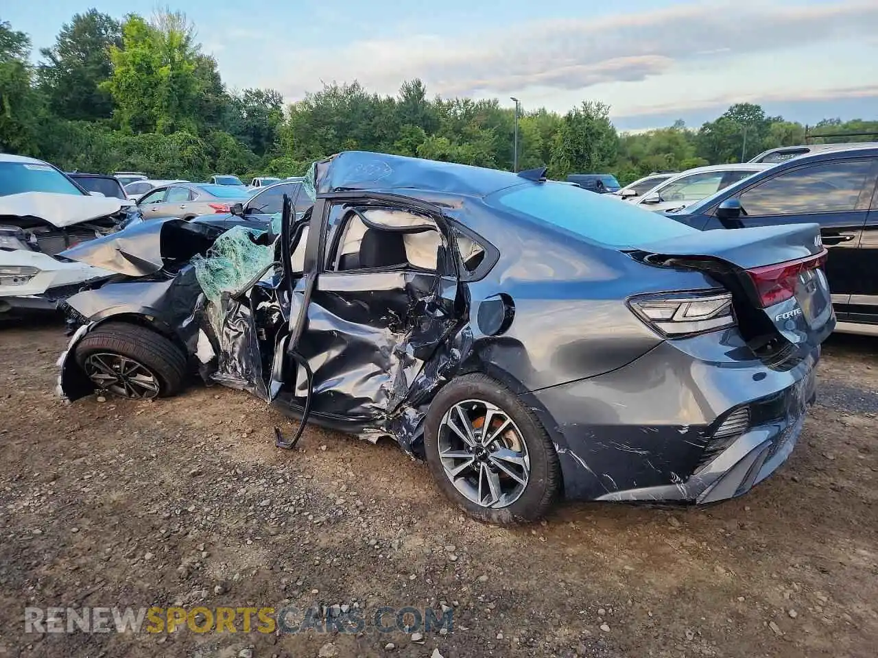2 fotografías del automóvil dañado 3KPF24AD7RE779723 KIA FORTE 2024