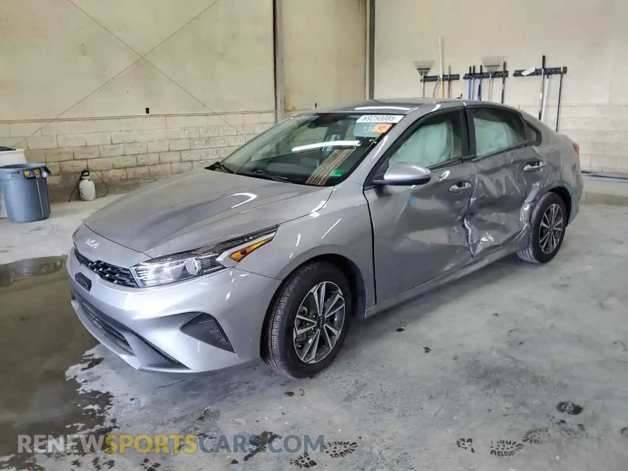 1 Photograph of a damaged car 3KPF24AD7RE780967 KIA FORTE 2024