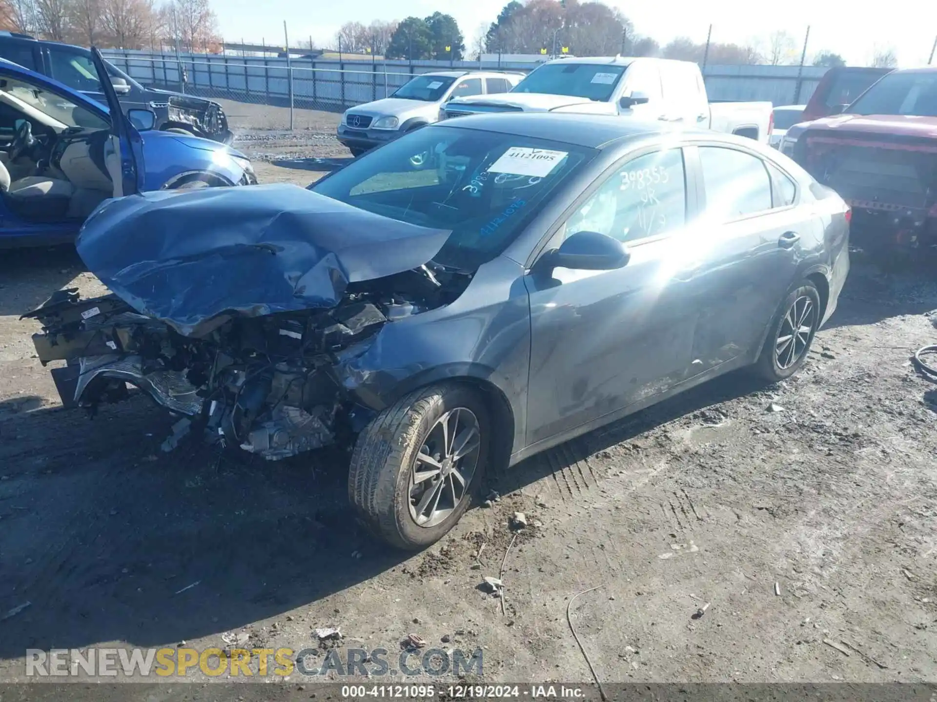 2 fotografías del automóvil dañado 3KPF24AD7RE829262 KIA FORTE 2024