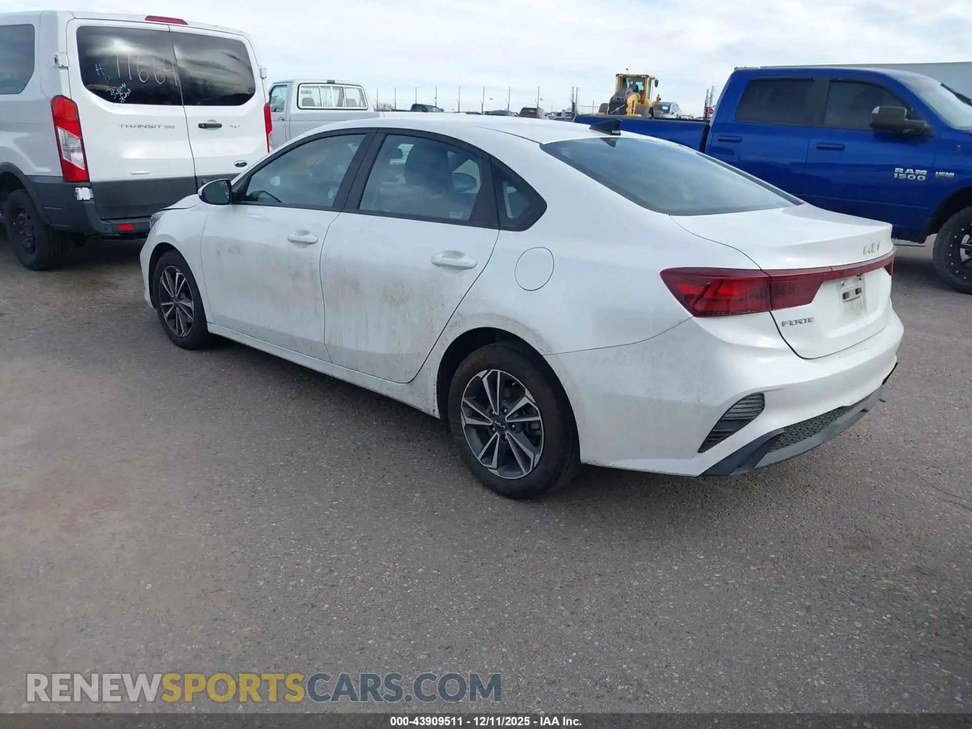 3 fotografías del automóvil dañado 3KPF24AD8RE800109 KIA FORTE 2024