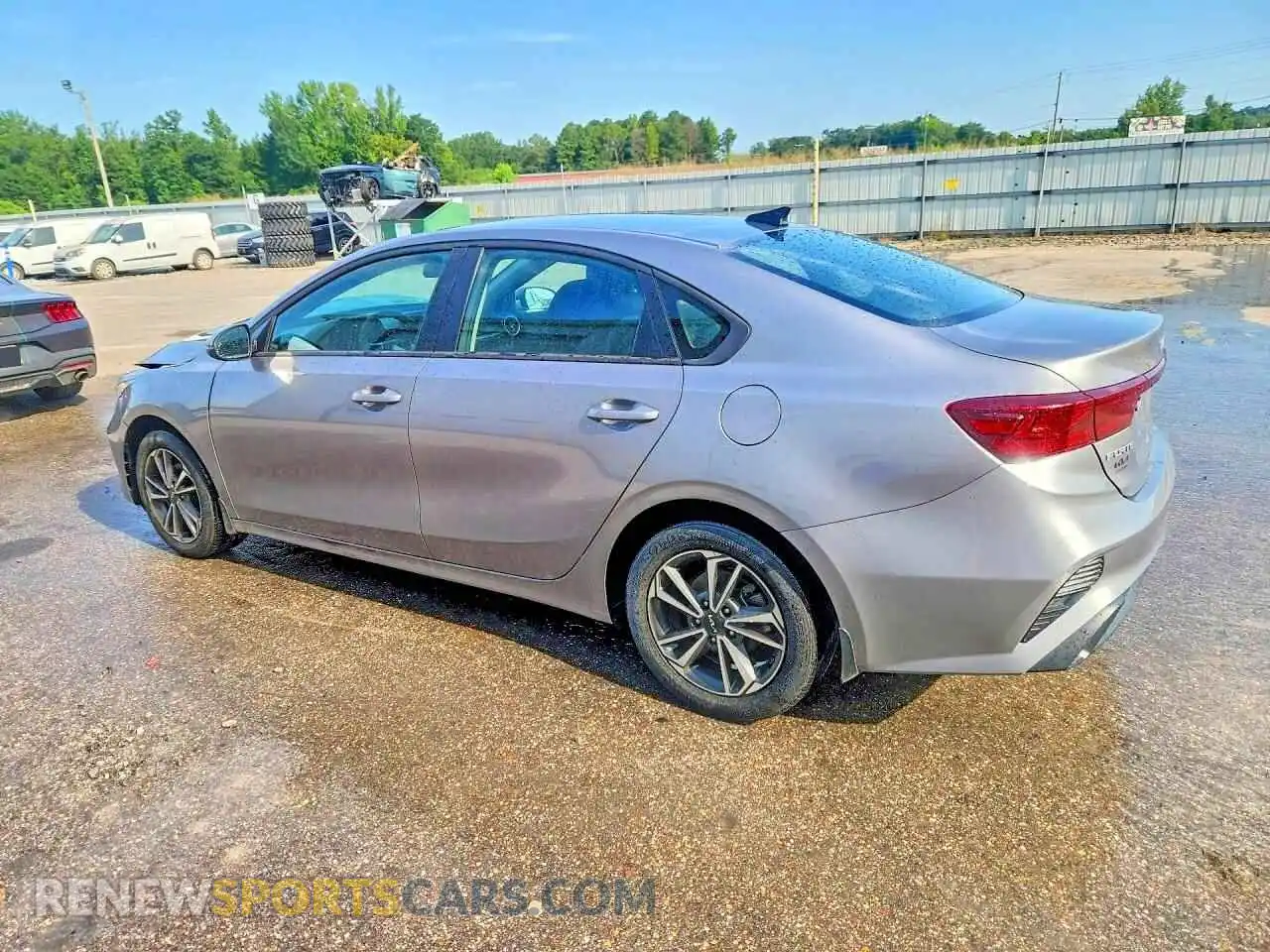 2 fotografías del automóvil dañado 3KPF24AD8RE817962 KIA FORTE 2024