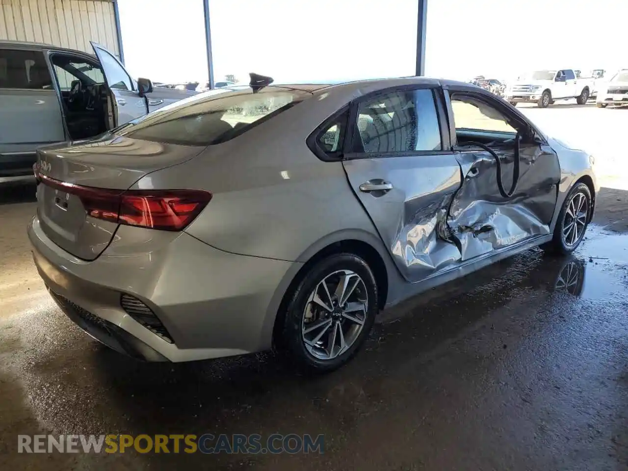 3 Photograph of a damaged car 3KPF24AD9RE809725 KIA FORTE 2024