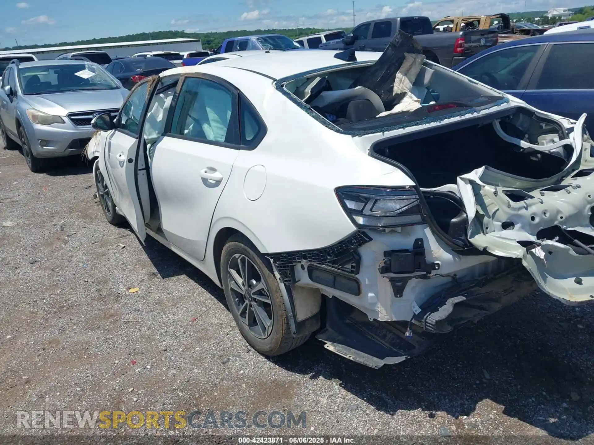 3 Photograph of a damaged car 3KPF24AD9RE837993 KIA FORTE 2024