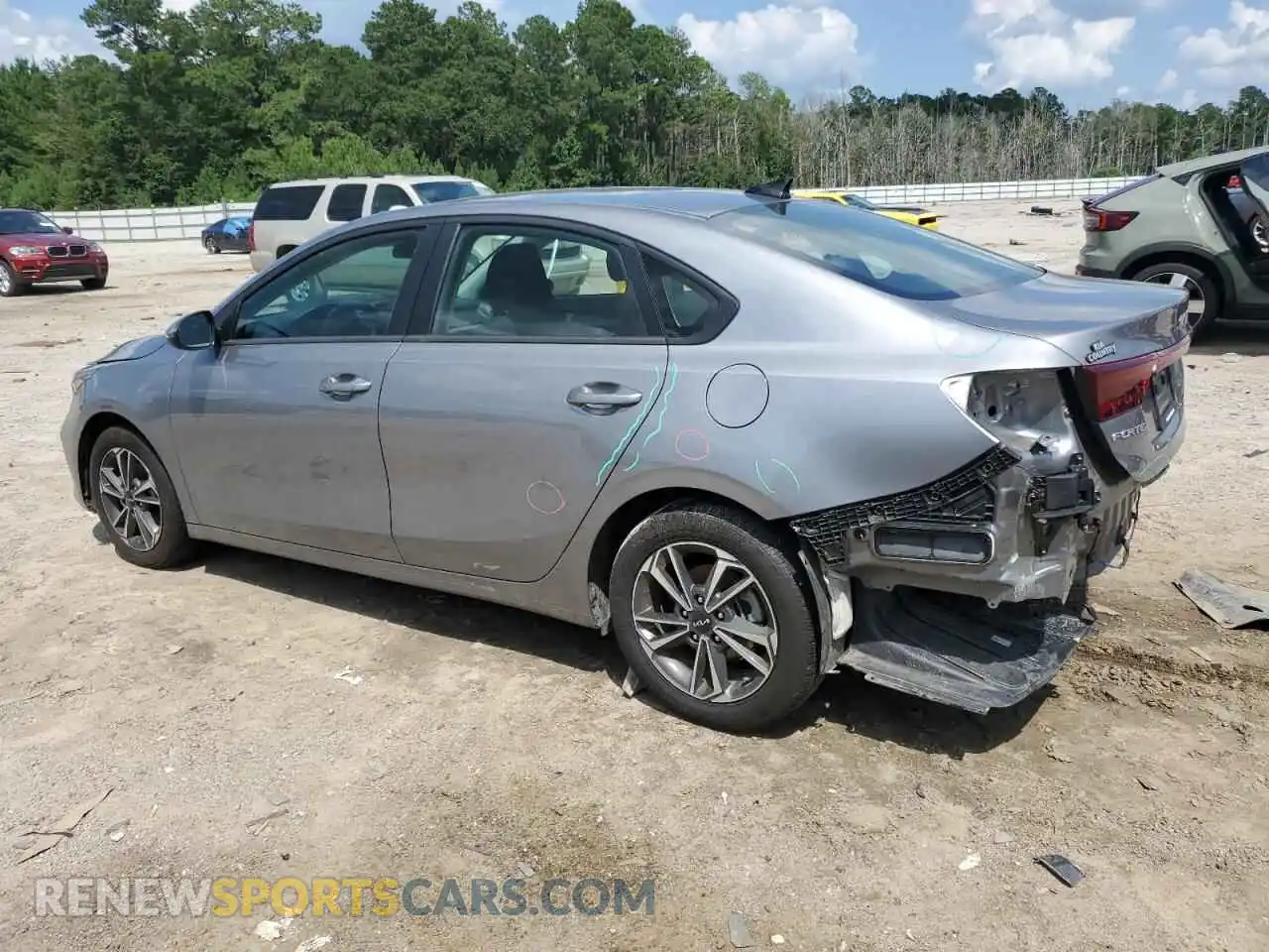 2 fotografías del automóvil dañado 3KPF24ADXRE757618 KIA FORTE 2024