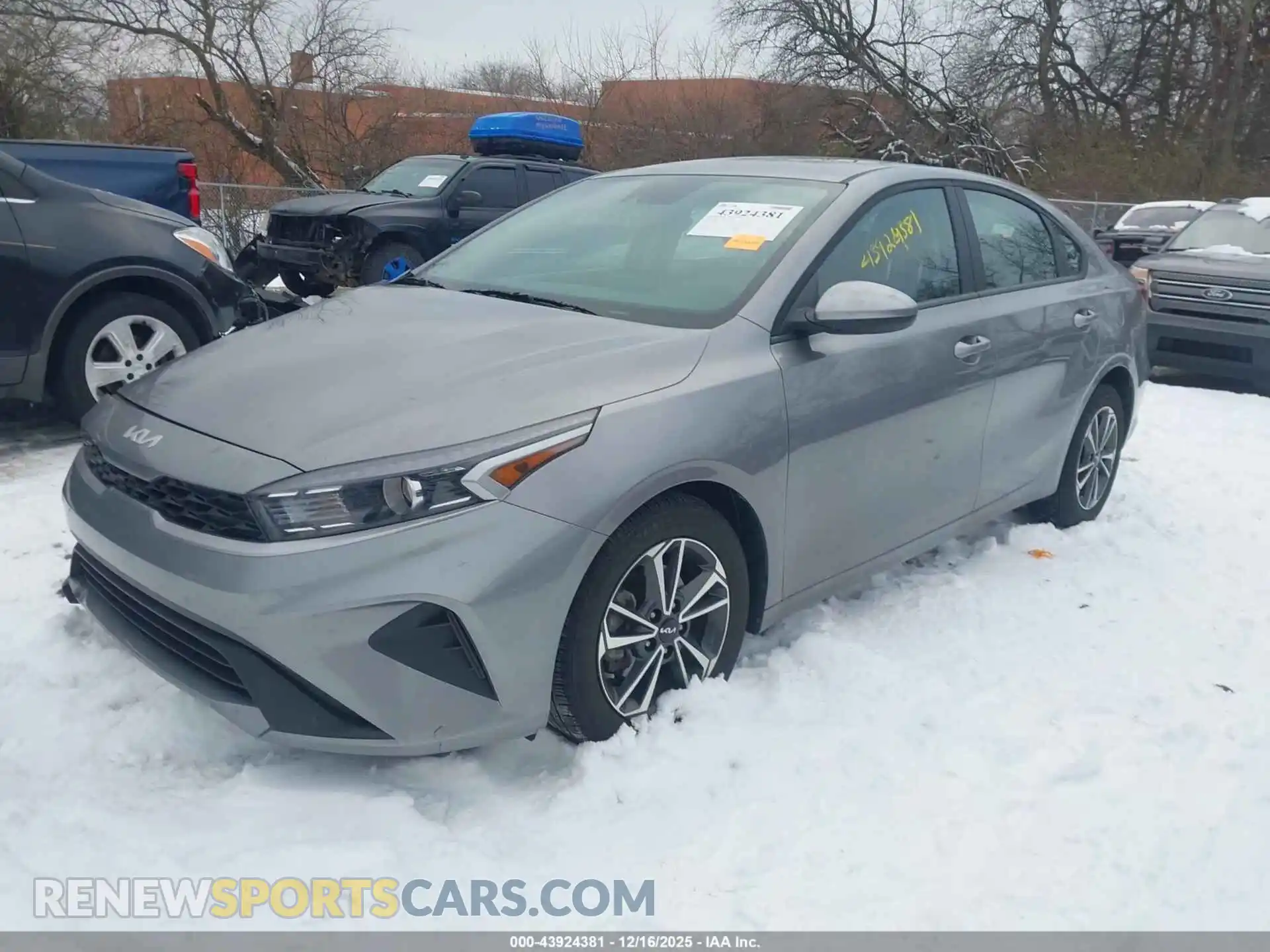 2 Photograph of a damaged car 3KPF24ADXRE828221 KIA FORTE 2024