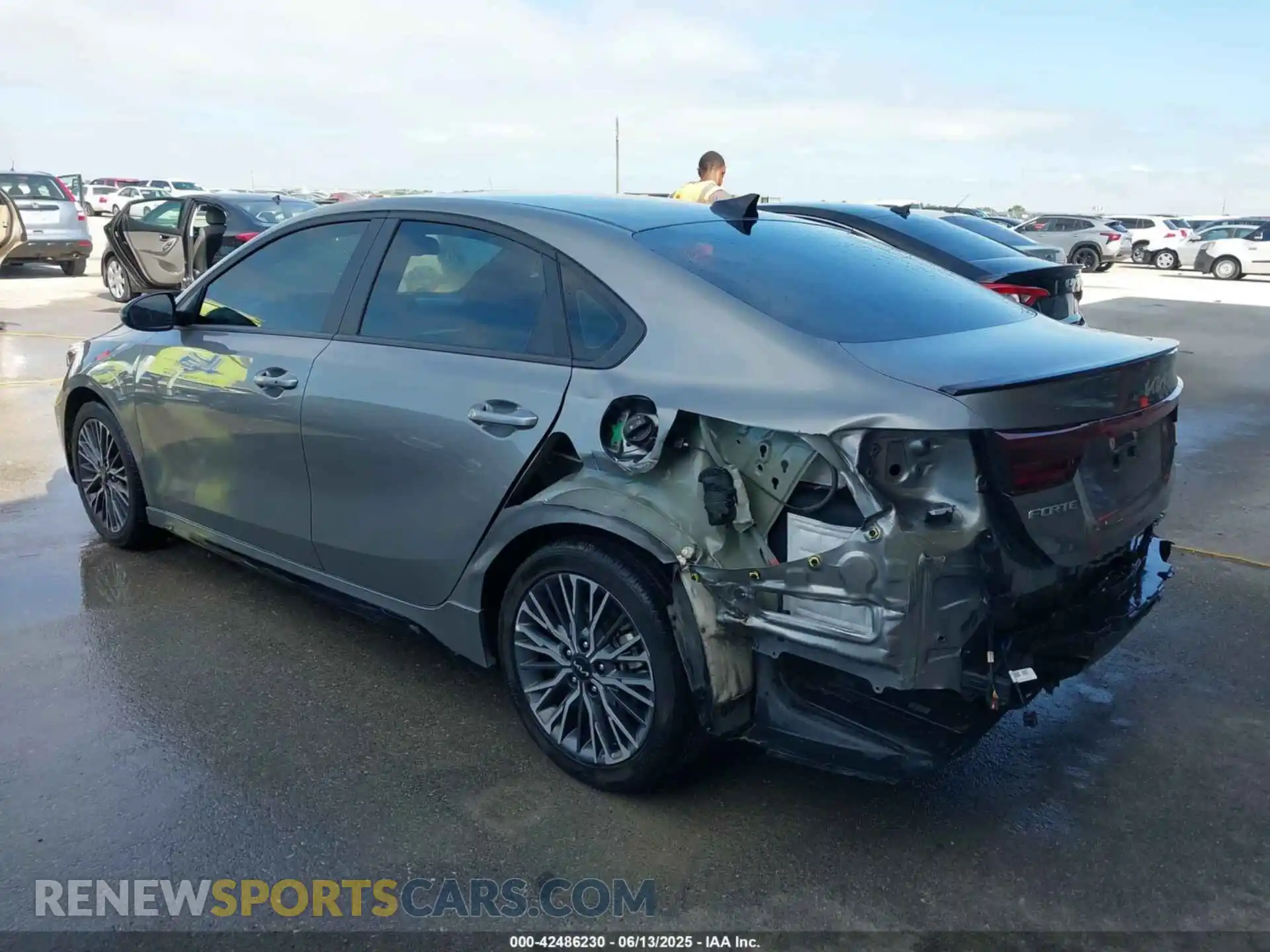 3 Фотография поврежденного автомобиля 3KPF54AD4RE745262 KIA FORTE 2024